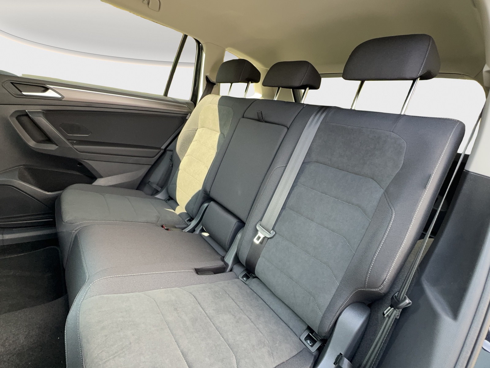 VW Tiguan Allspace 2.0TSI Elegance 4Motion DSG-image-11