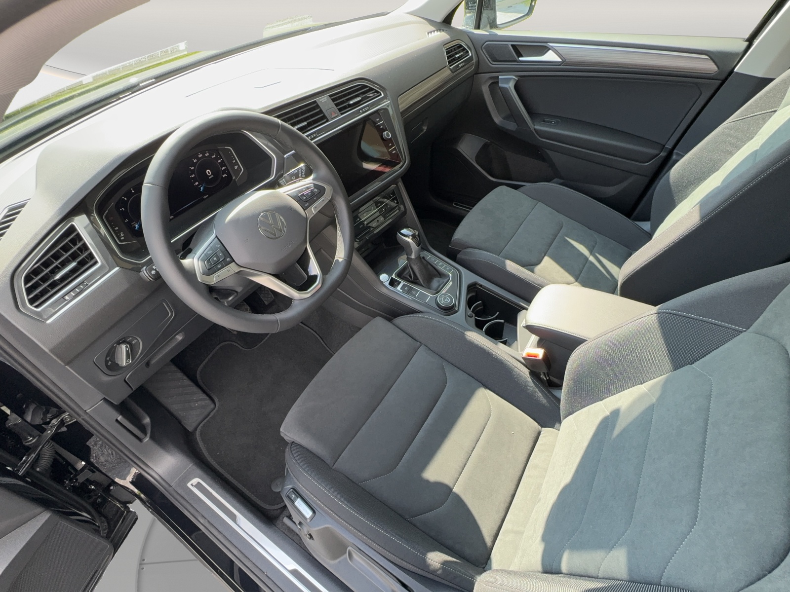 VW Tiguan Allspace 2.0TSI Elegance 4Motion DSG-image-8