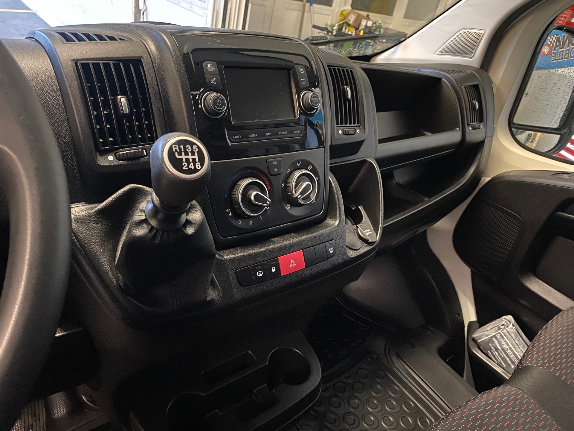 CITROEN Jumper 30 2.2 BlueHDi 120 Control L2H1-image-10