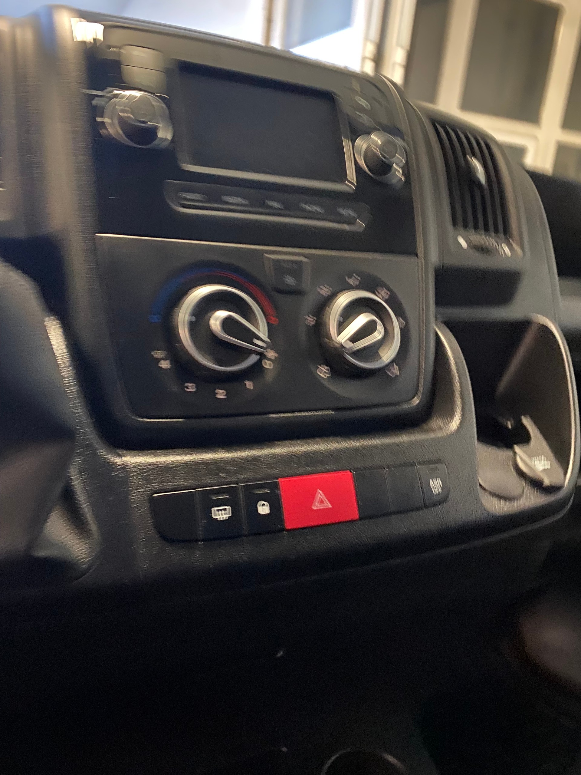 CITROEN Jumper 30 2.2 BlueHDi 120 Control L2H1-image-9
