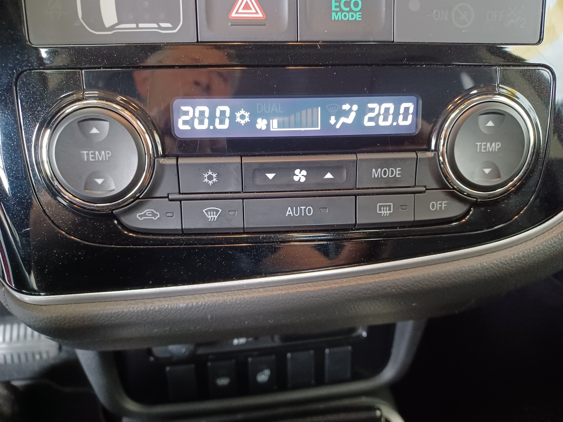 MITSUBISHI Outlander 2.0 PHEV Diamond 4WD Automatic-image-10