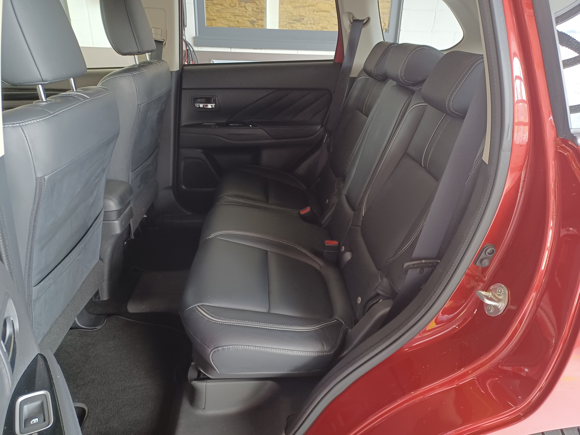 MITSUBISHI Outlander 2.0 PHEV Diamond 4WD Automatic-image-5