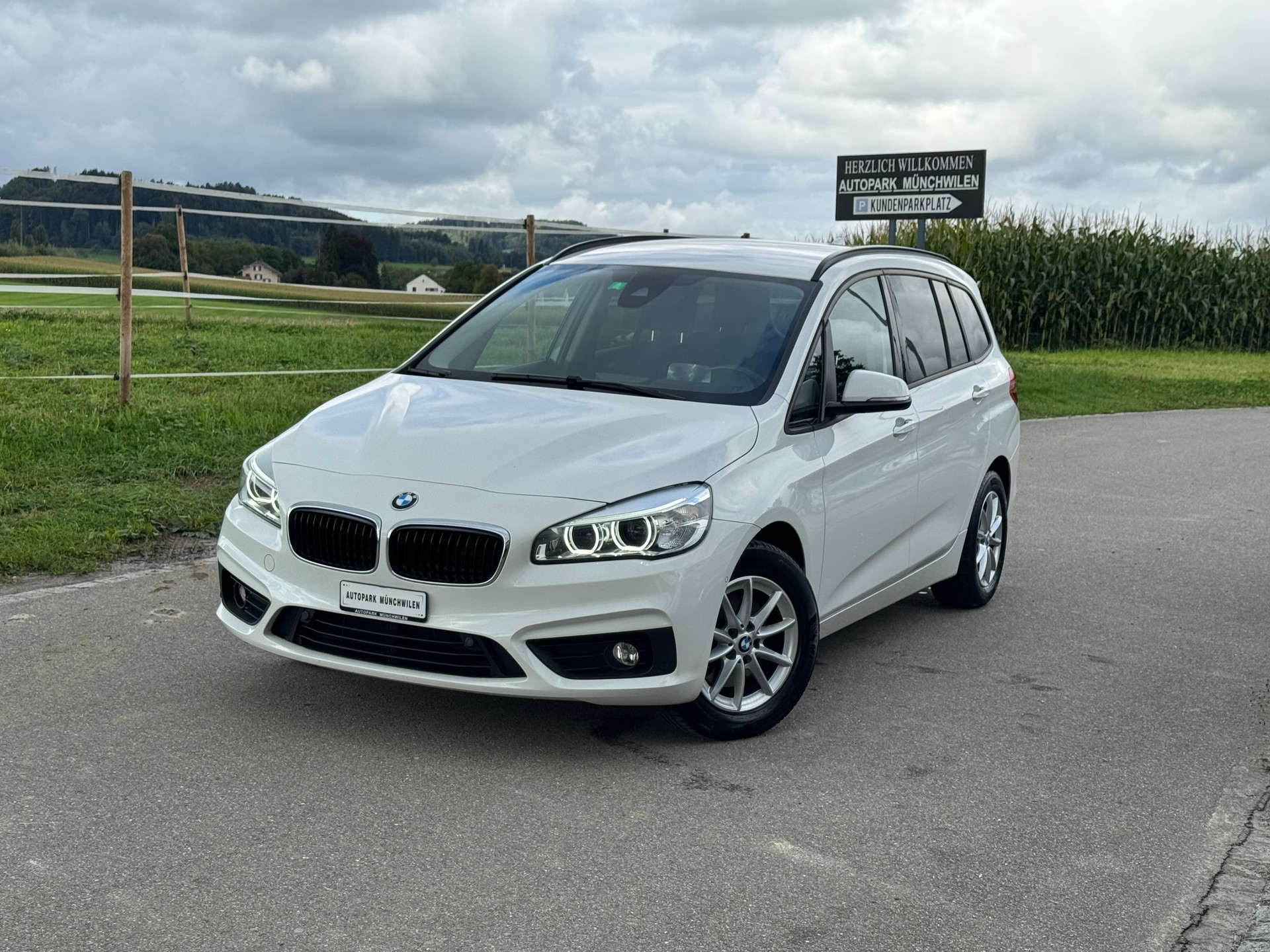 BMW 218d Gran Tourer Luxury Line Steptronic-image-0