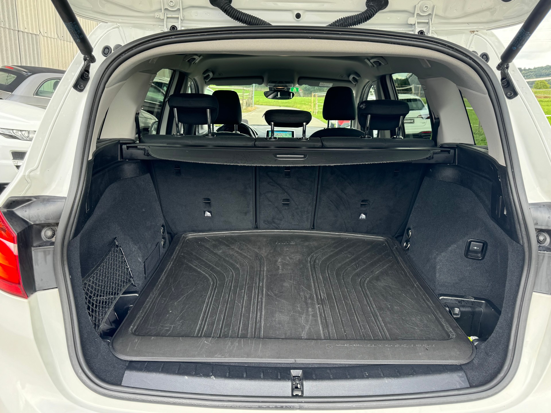 BMW 218d Gran Tourer Luxury Line Steptronic-image-8