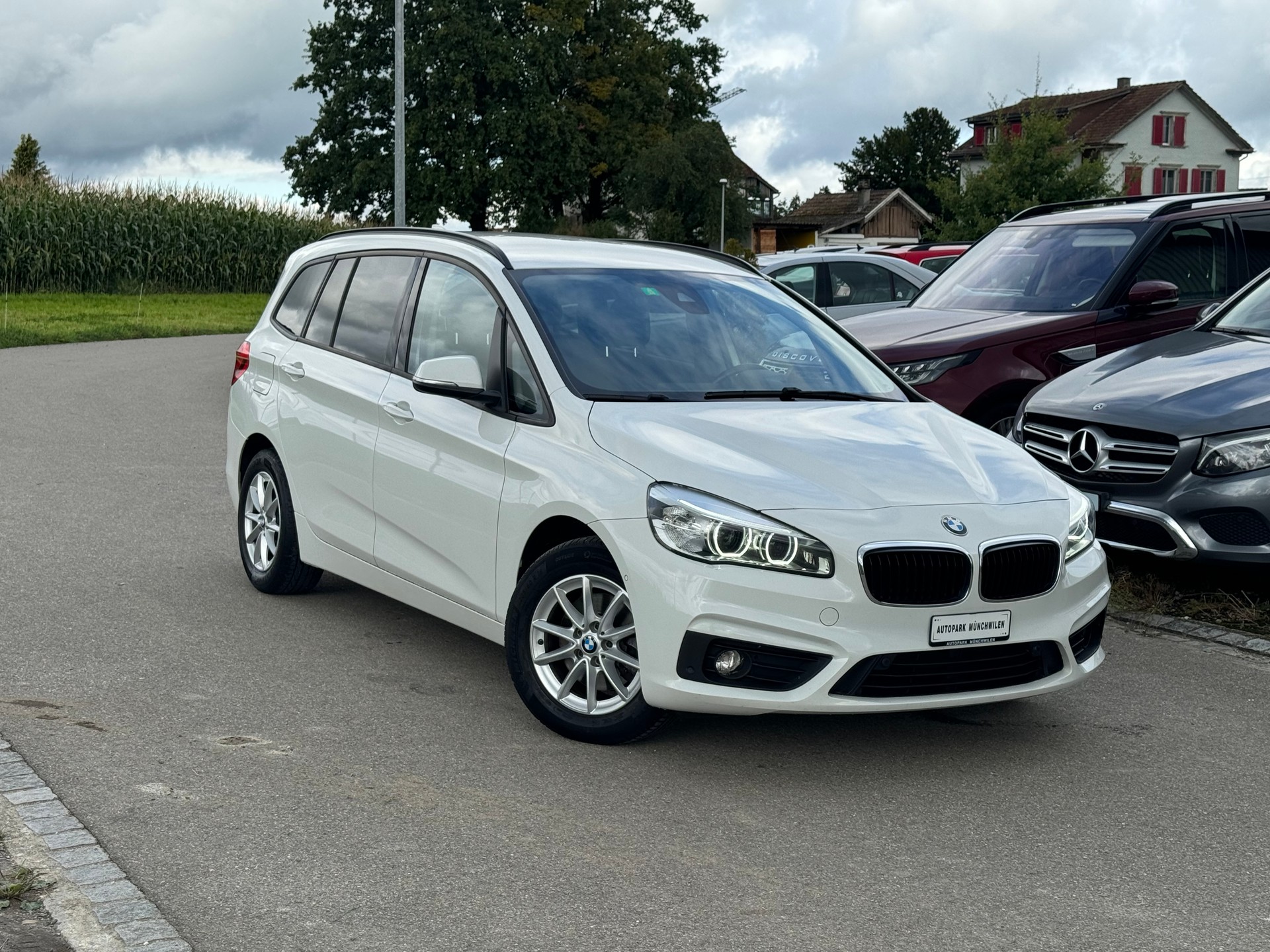 BMW 218d Gran Tourer Luxury Line Steptronic-image-1