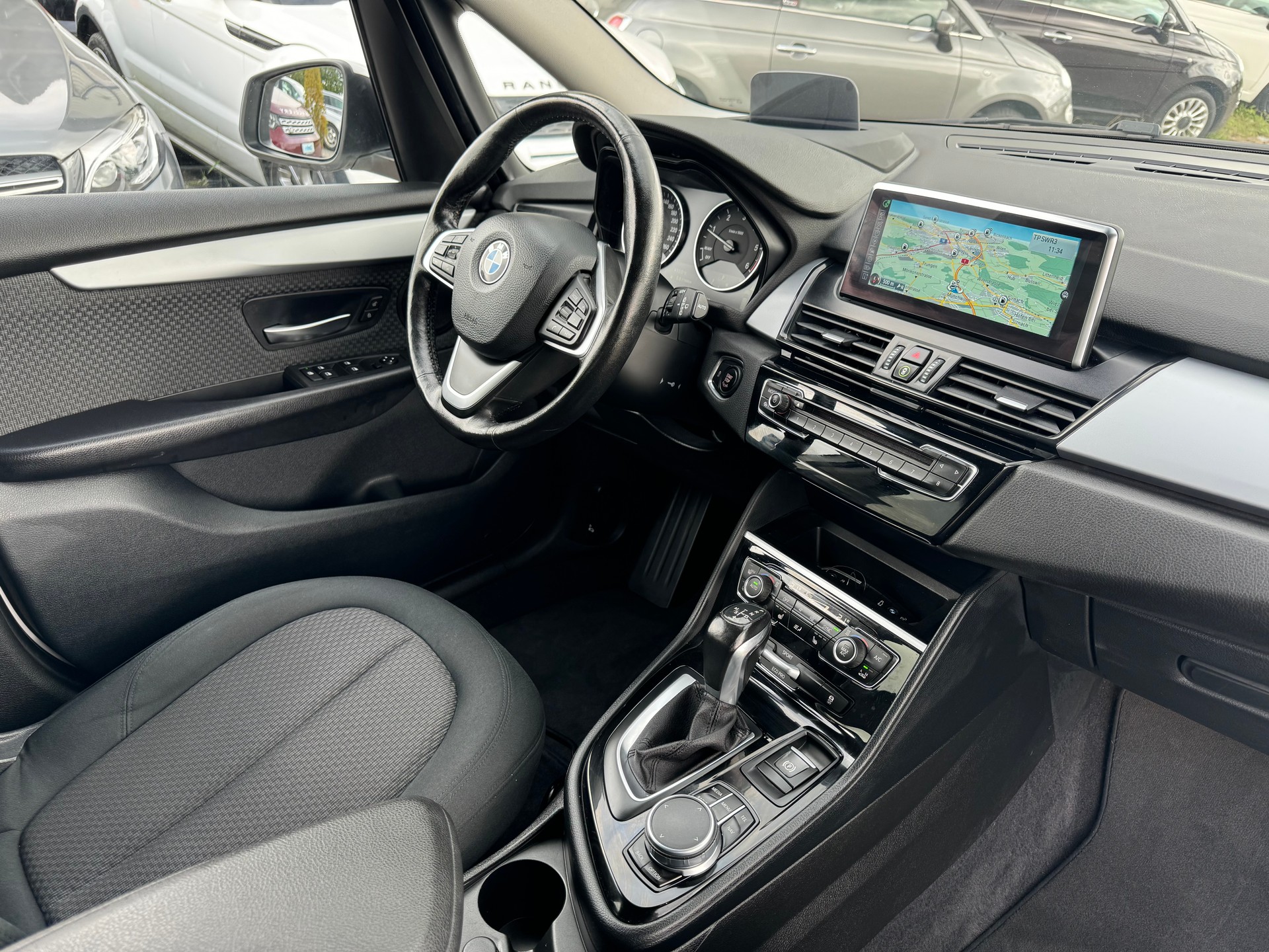 BMW 218d Gran Tourer Luxury Line Steptronic-image-6