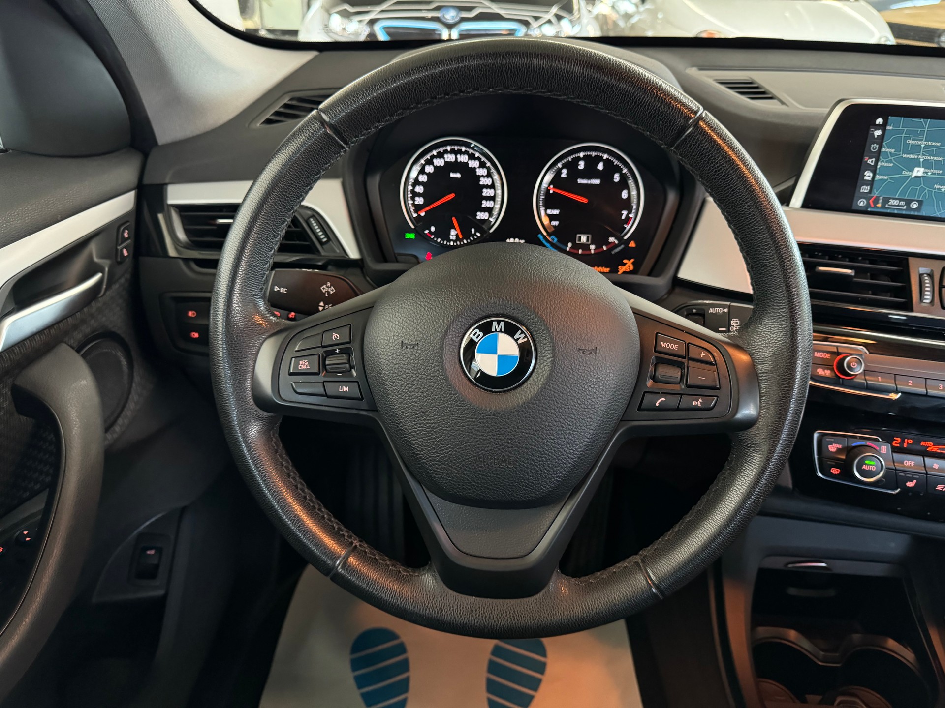 BMW X1 sDrive 18i Sport Line-image-17