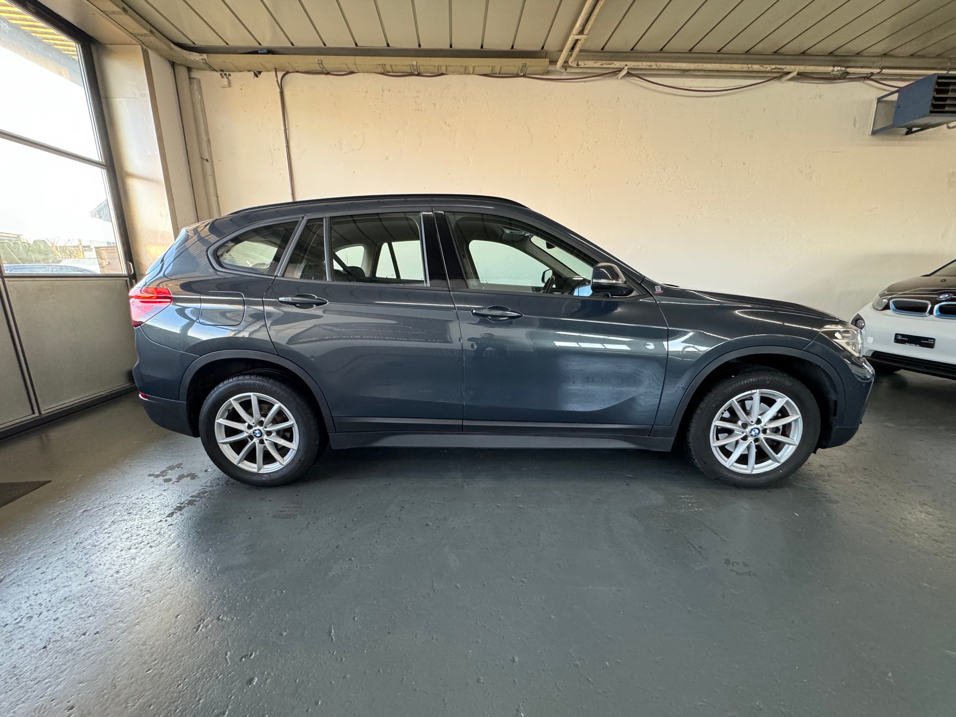 BMW X1 sDrive 18i Sport Line-image-6