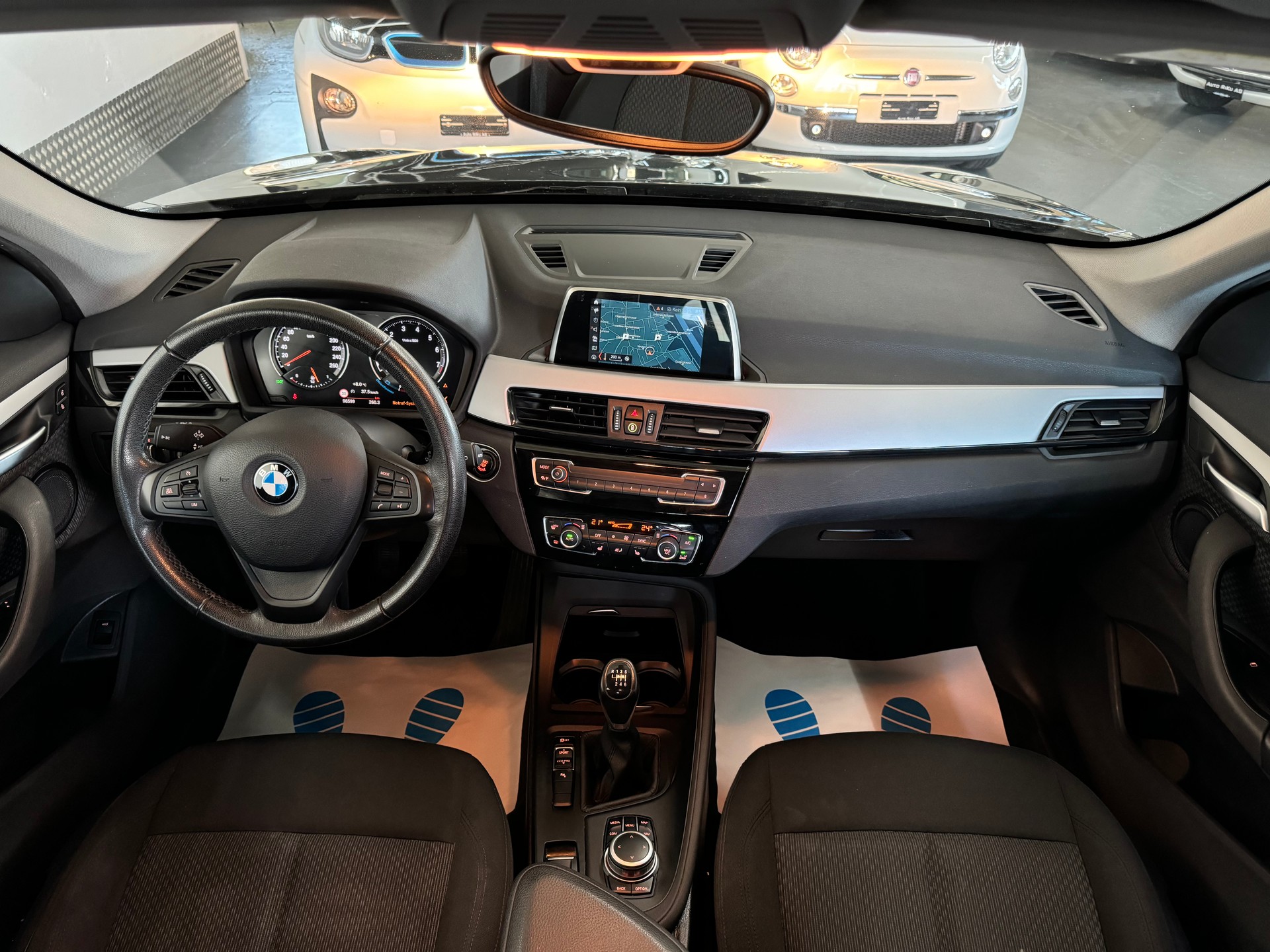 BMW X1 sDrive 18i Sport Line-image-14