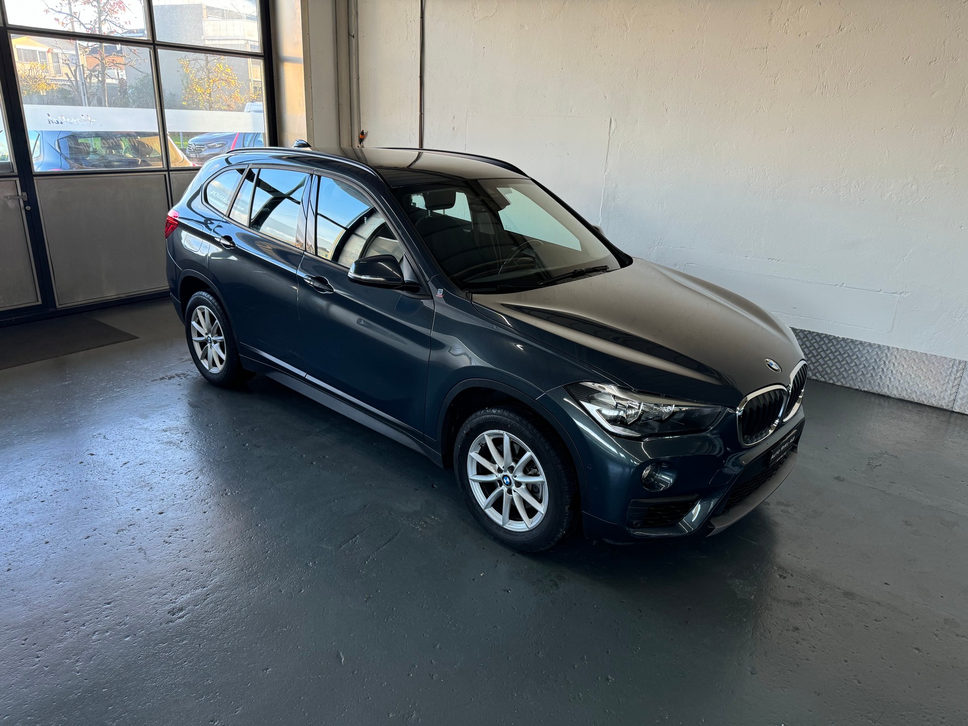 BMW X1 sDrive 18i Sport Line-image-0