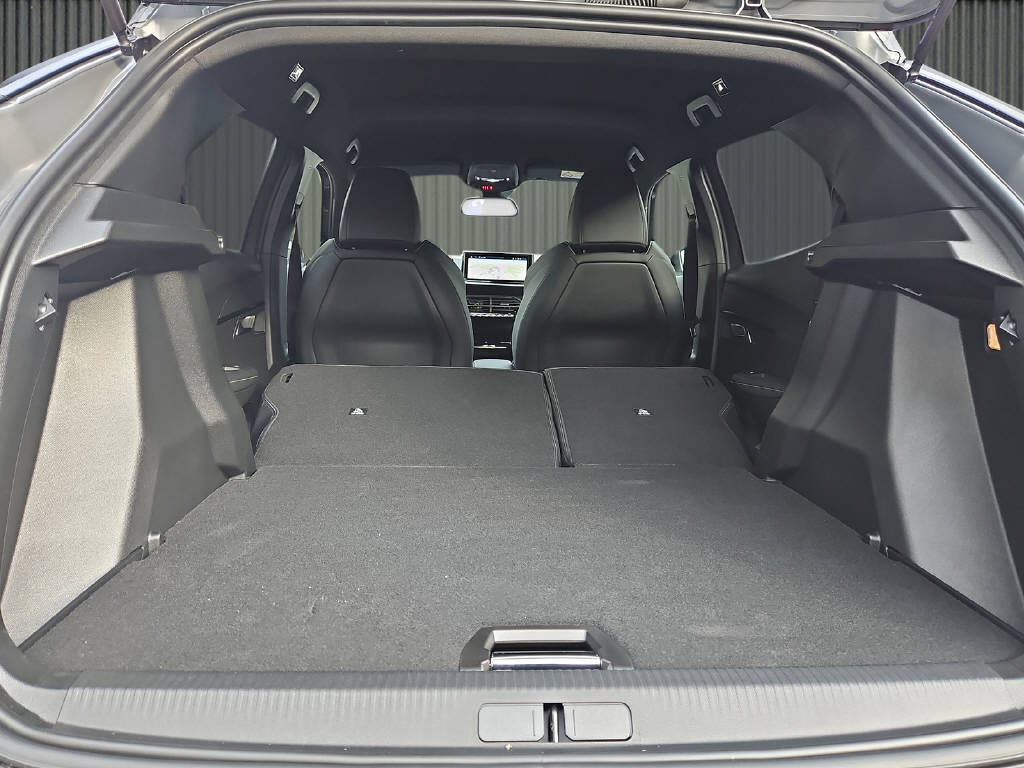 PEUGEOT 2008 1.2 145PS GT Hybrid-image-9