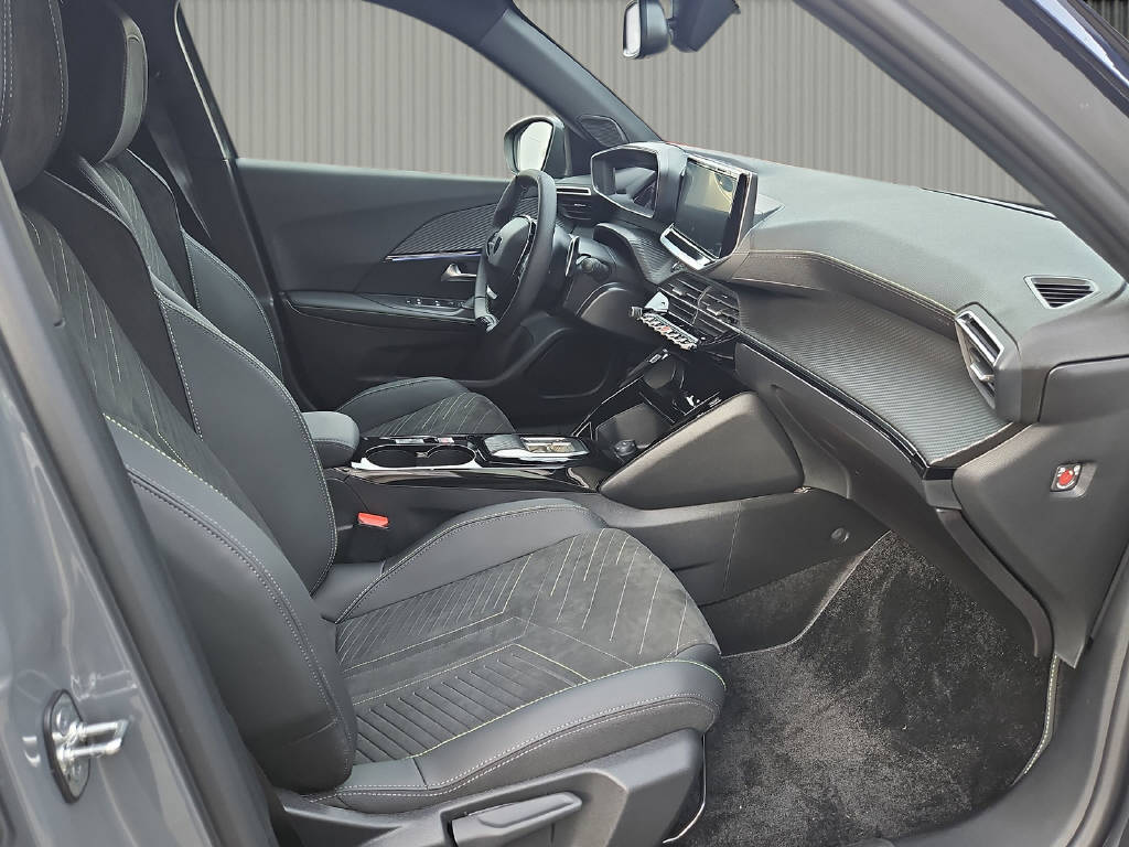 PEUGEOT 2008 1.2 145PS GT Hybrid-image-8