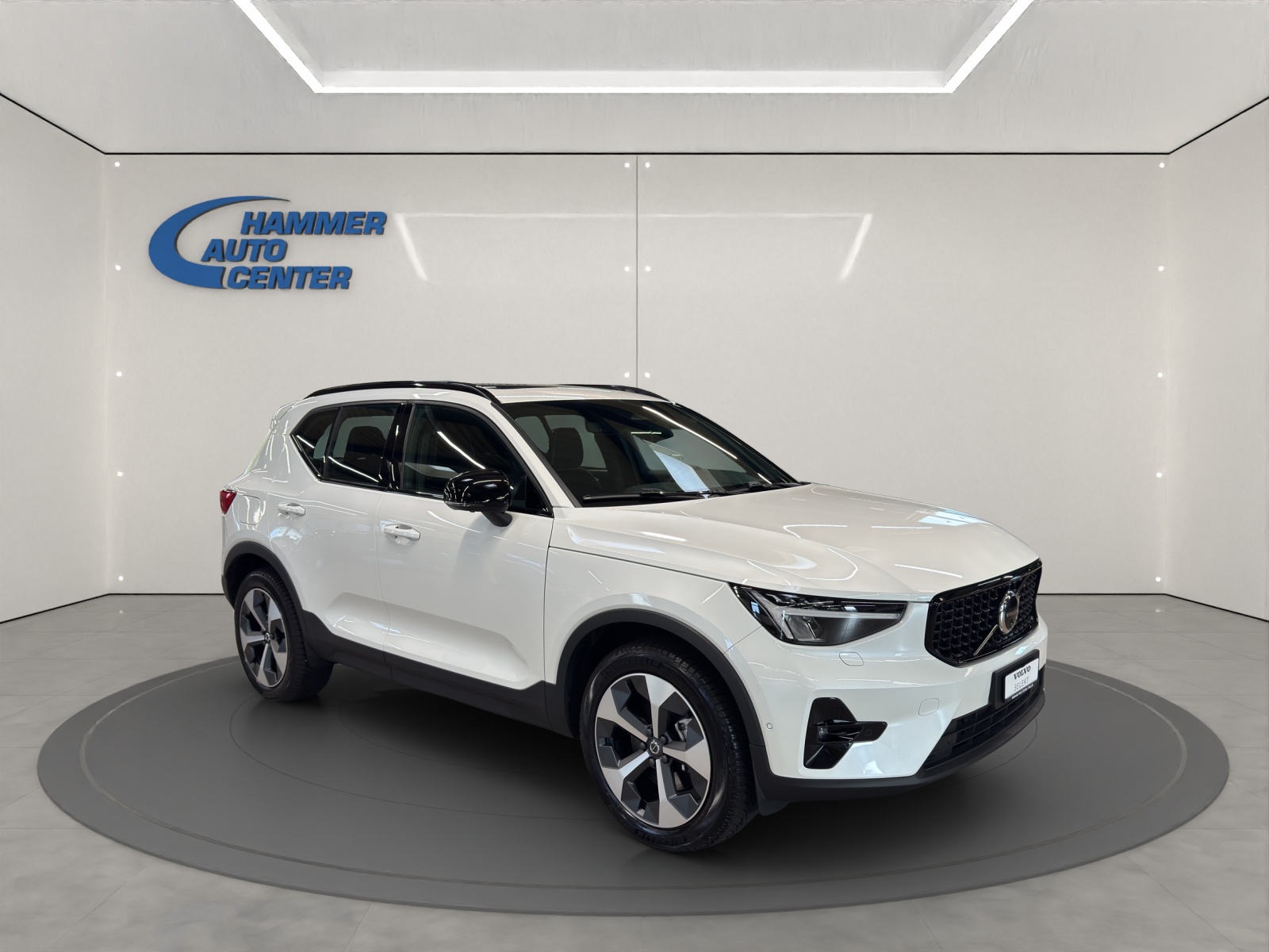 VOLVO XC40 2.0 B4 MH Ultimate Dark-image-4