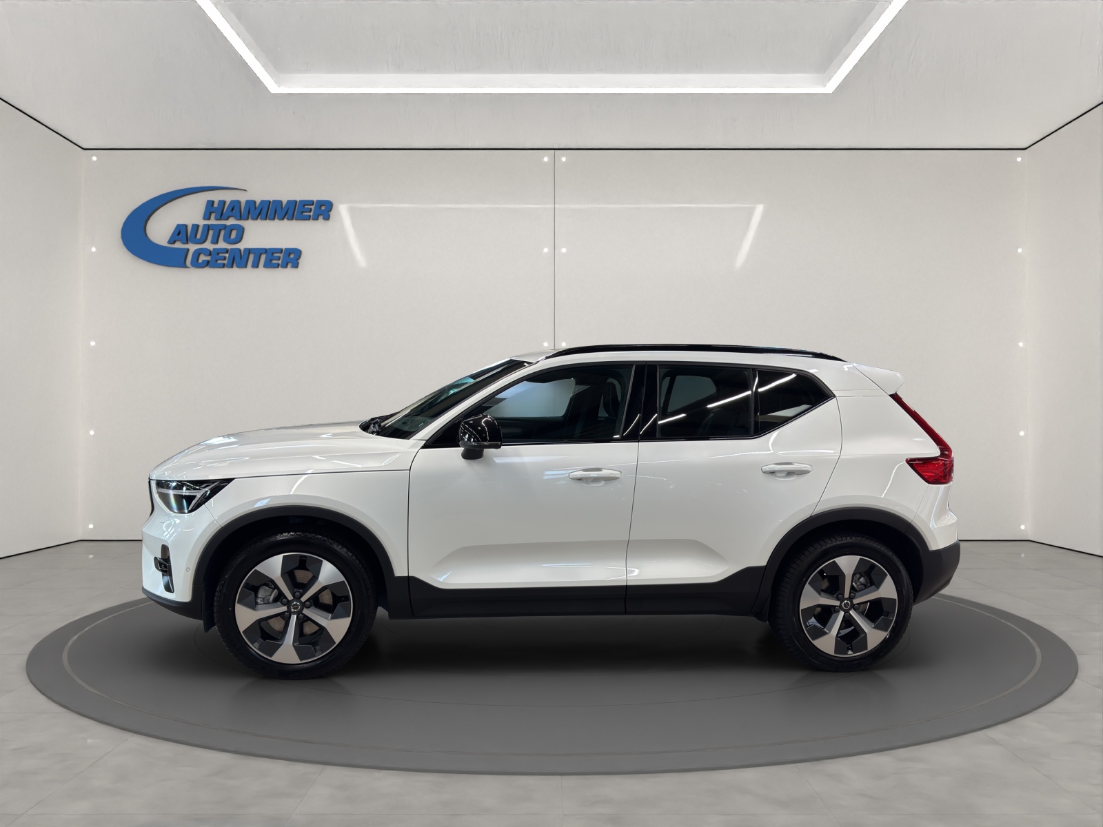 VOLVO XC40 2.0 B4 MH Ultimate Dark-image-2