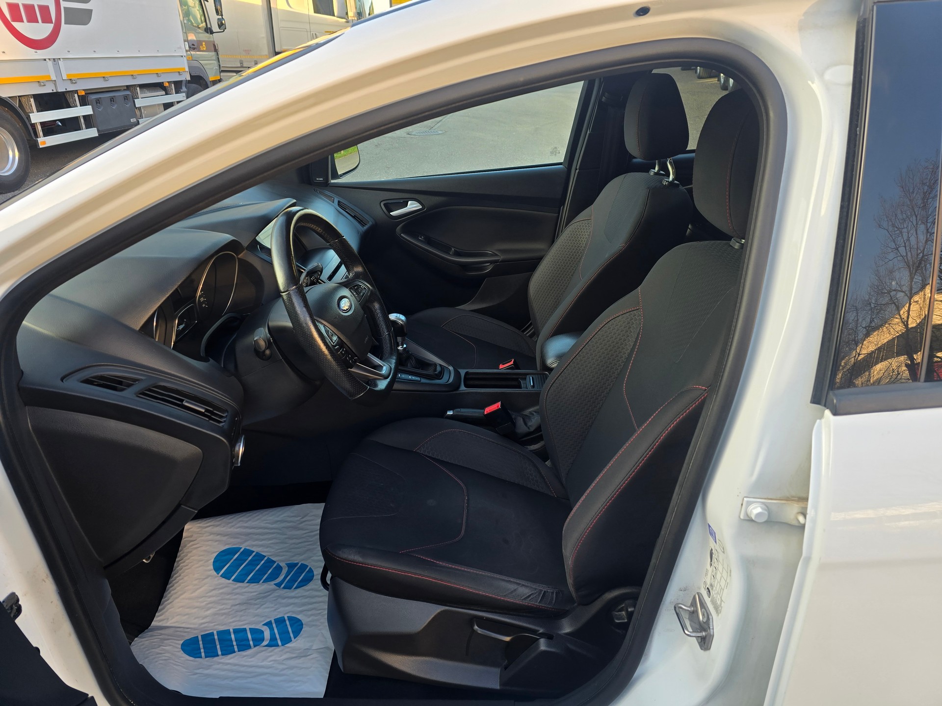 FORD Focus 1.5 SCTi ST Line-image-9