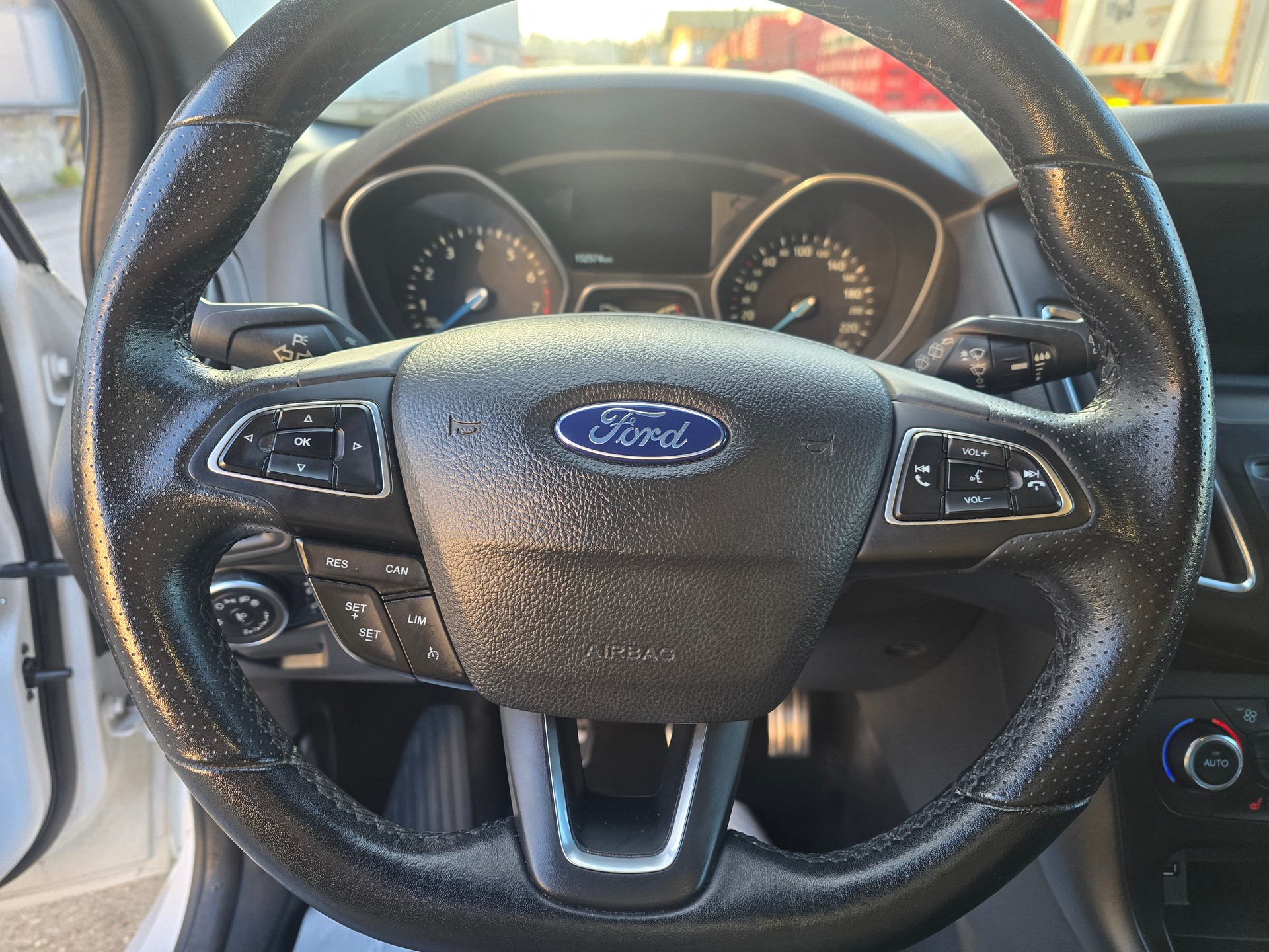 FORD Focus 1.5 SCTi ST Line-image-14