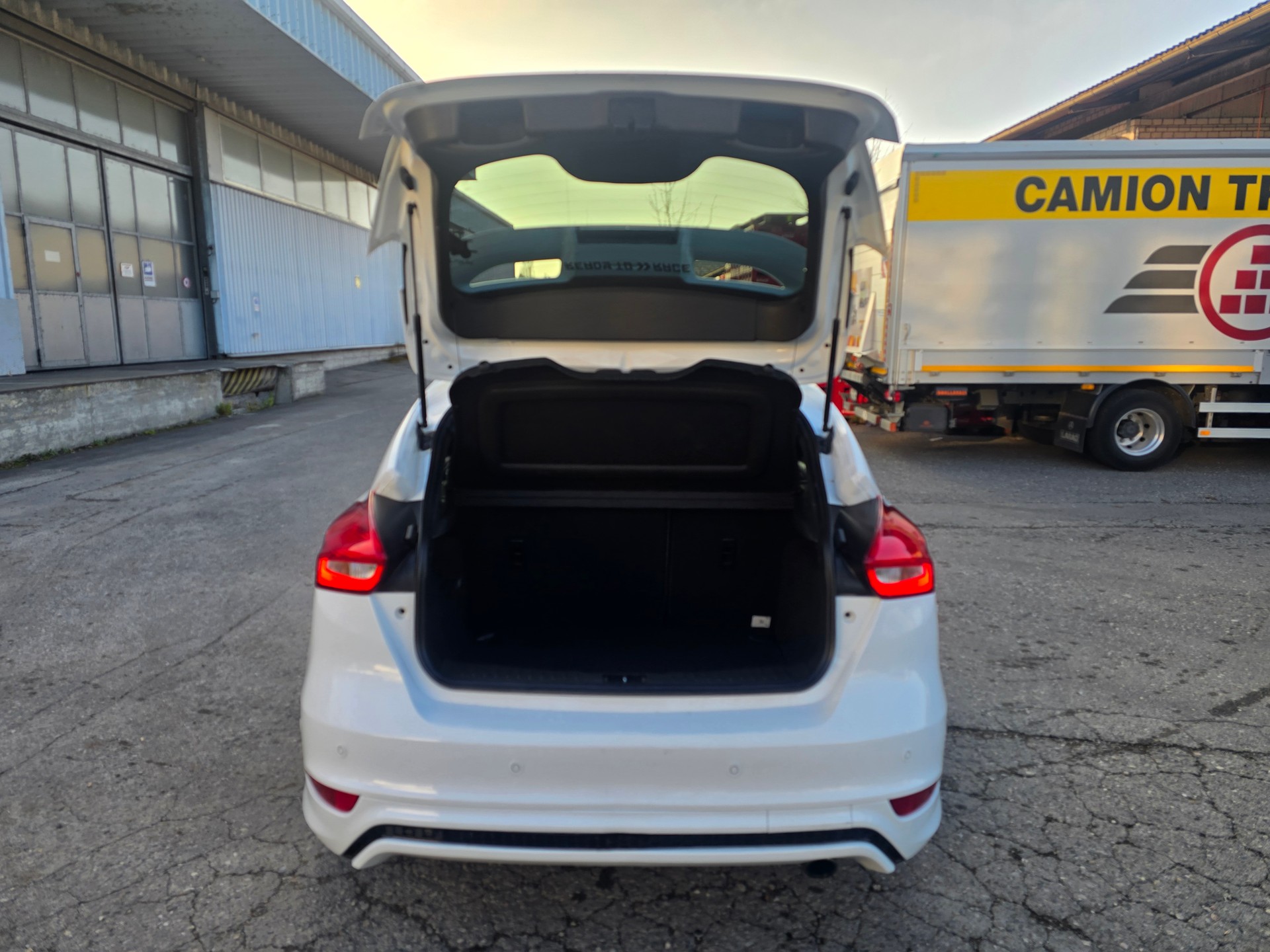 FORD Focus 1.5 SCTi ST Line-image-6