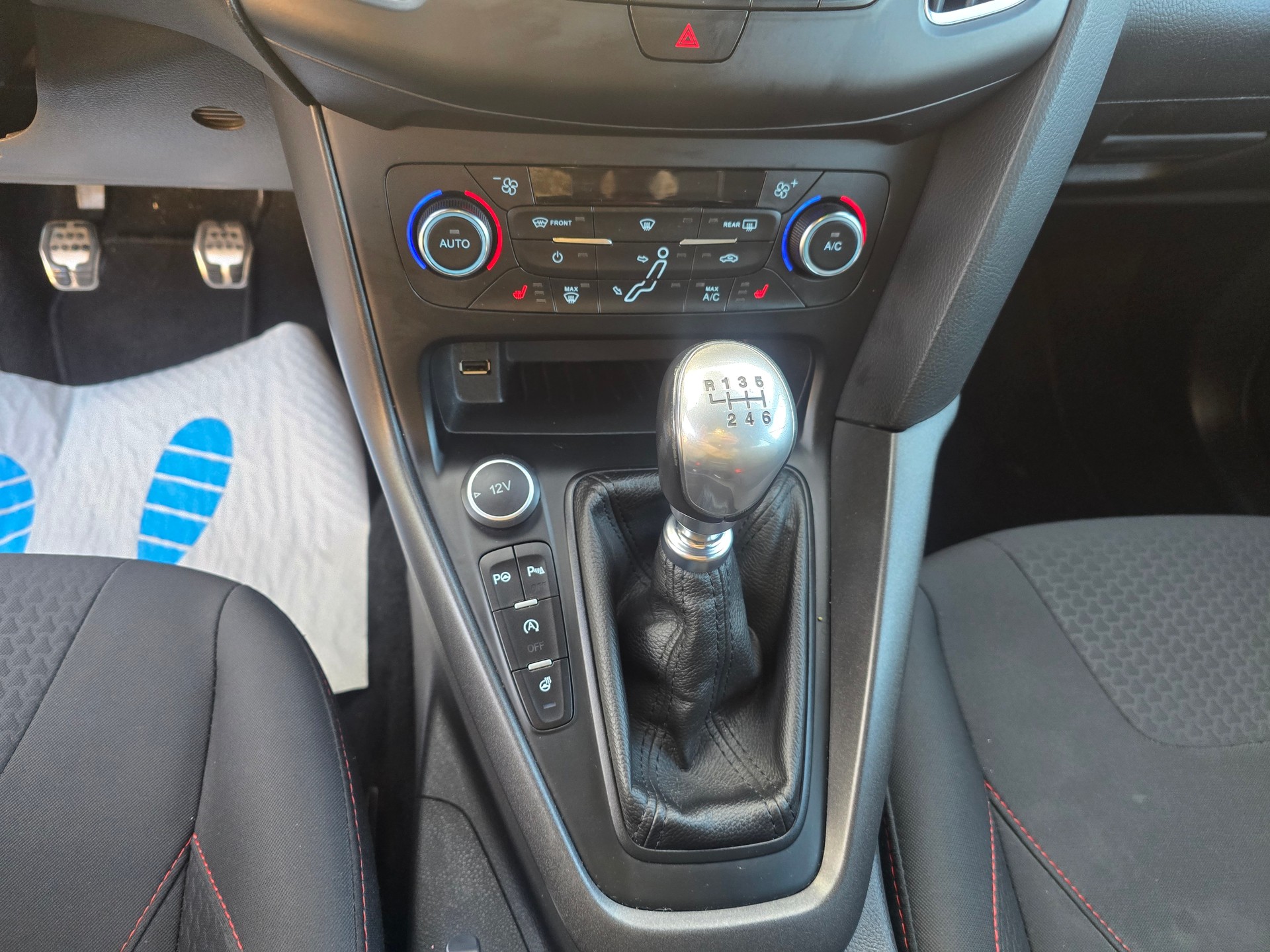 FORD Focus 1.5 SCTi ST Line-image-15