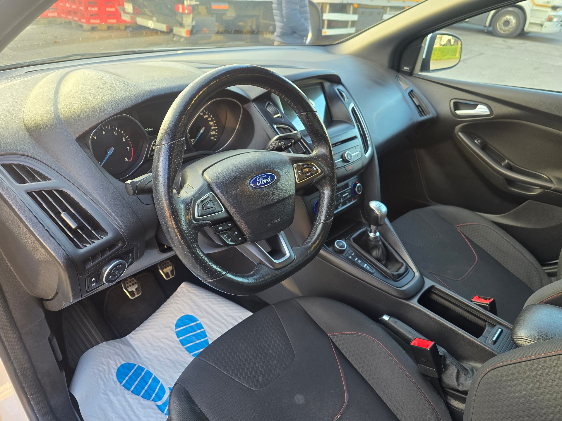 FORD Focus 1.5 SCTi ST Line-image-10
