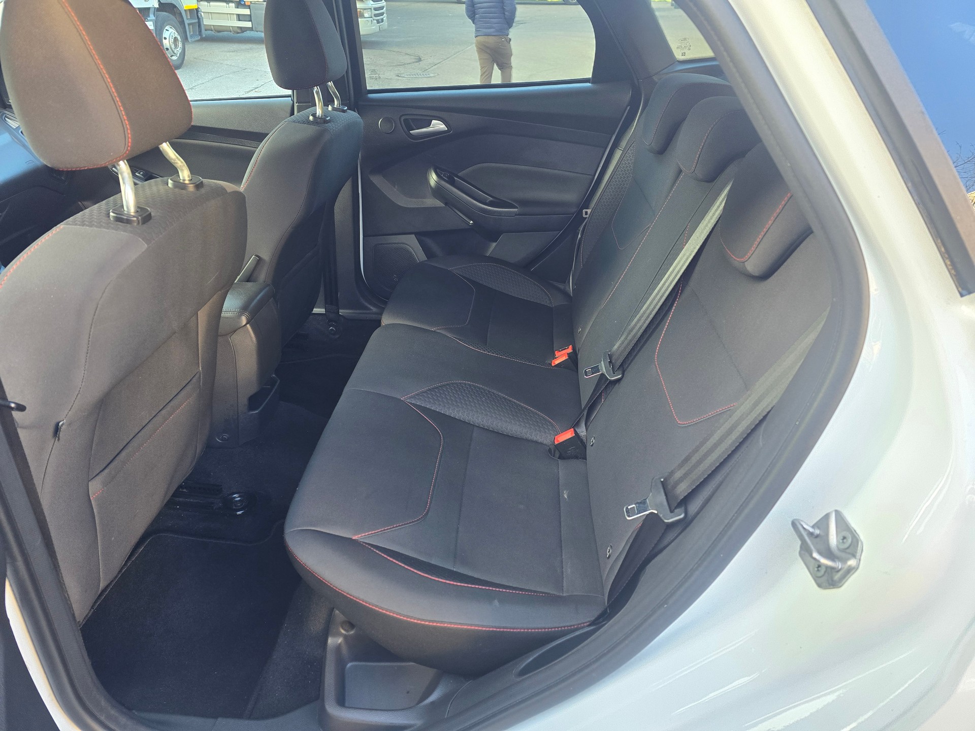 FORD Focus 1.5 SCTi ST Line-image-11