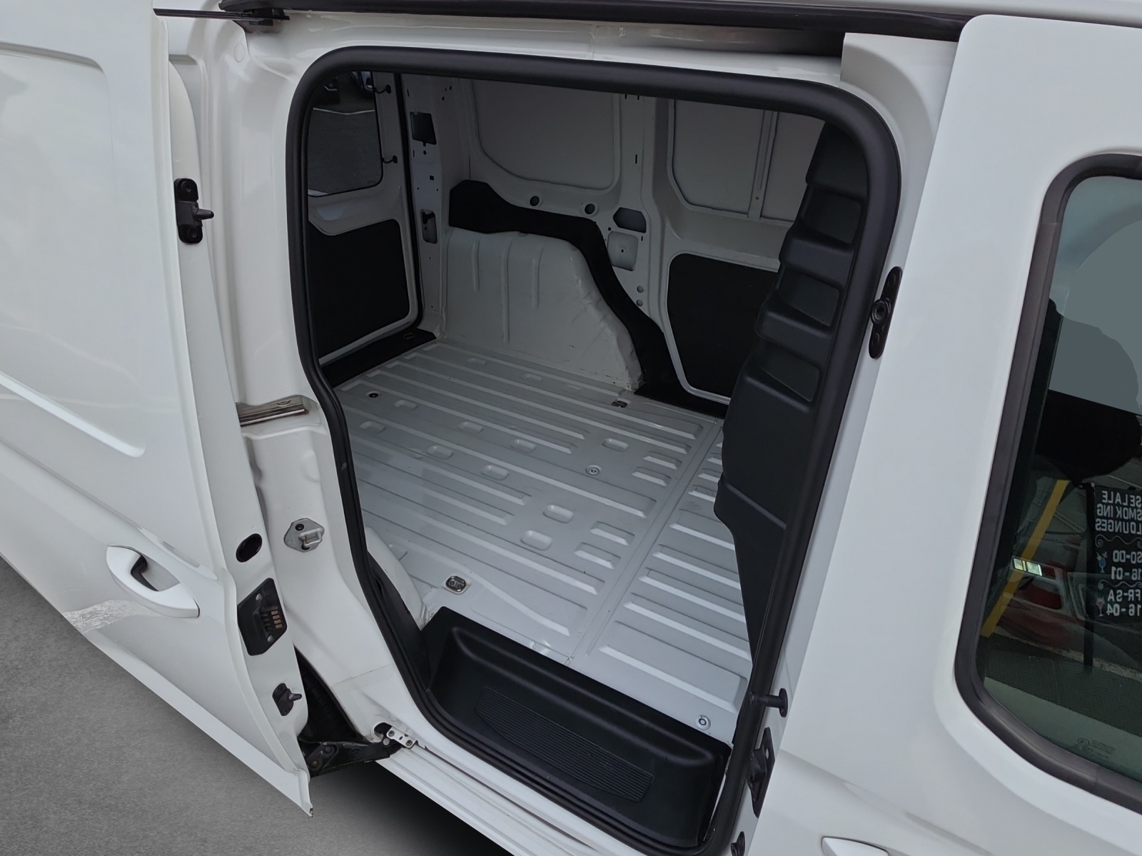 VW Caddy Cargo 2.0TDI Entry-image-17