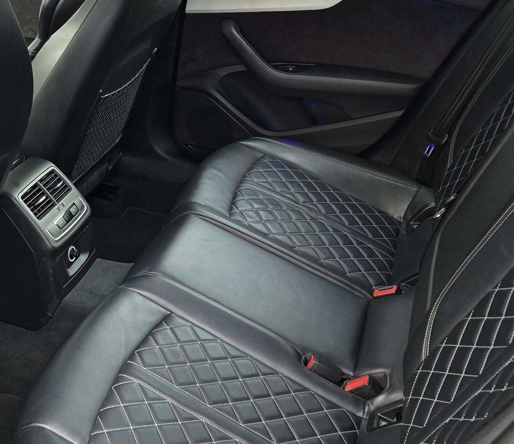 AUDI S4 Avant 3.0 TFSI quattro tiptronic-image-10
