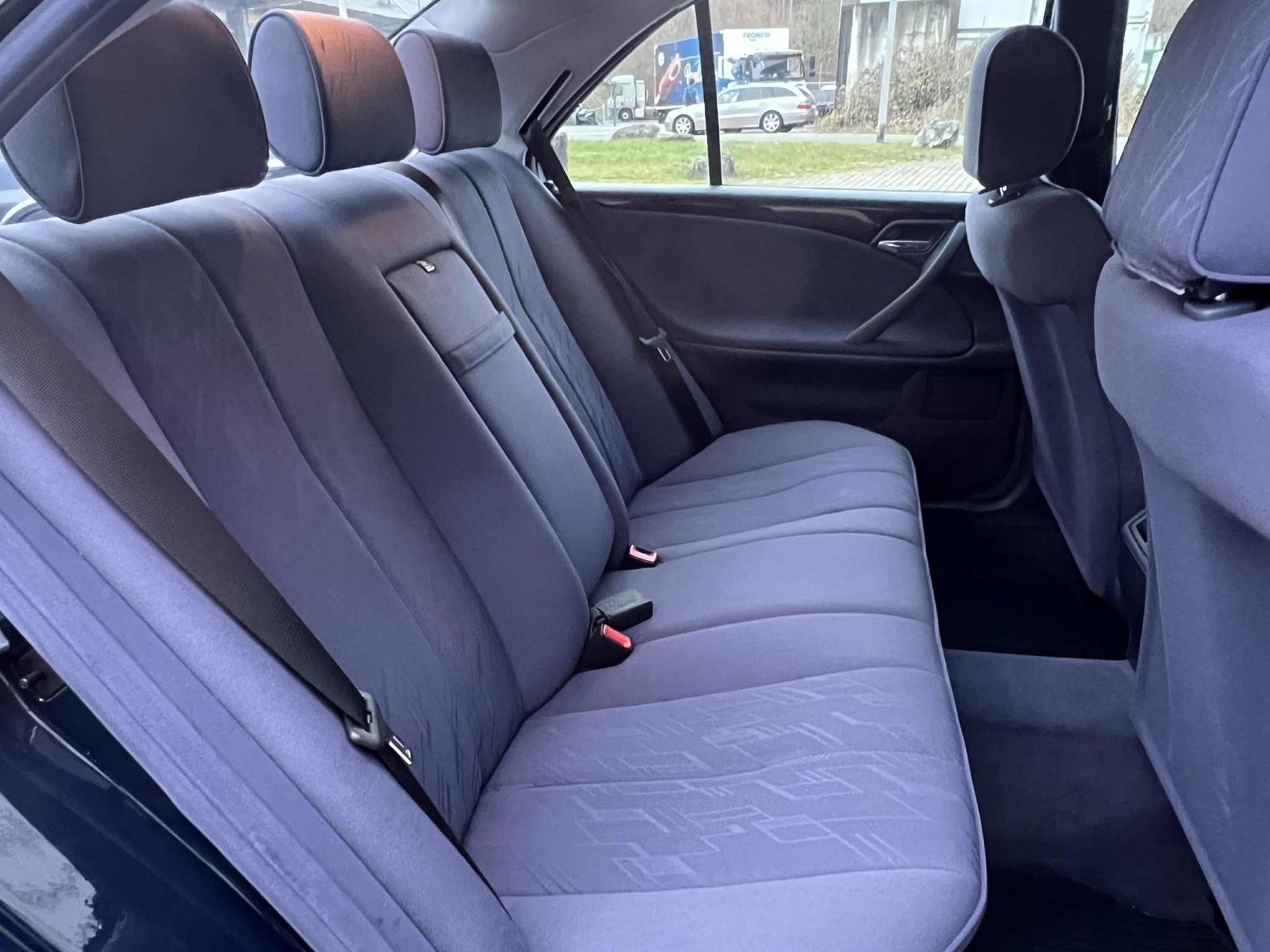 MERCEDES-BENZ E 200 Kompressor Classic-image-9