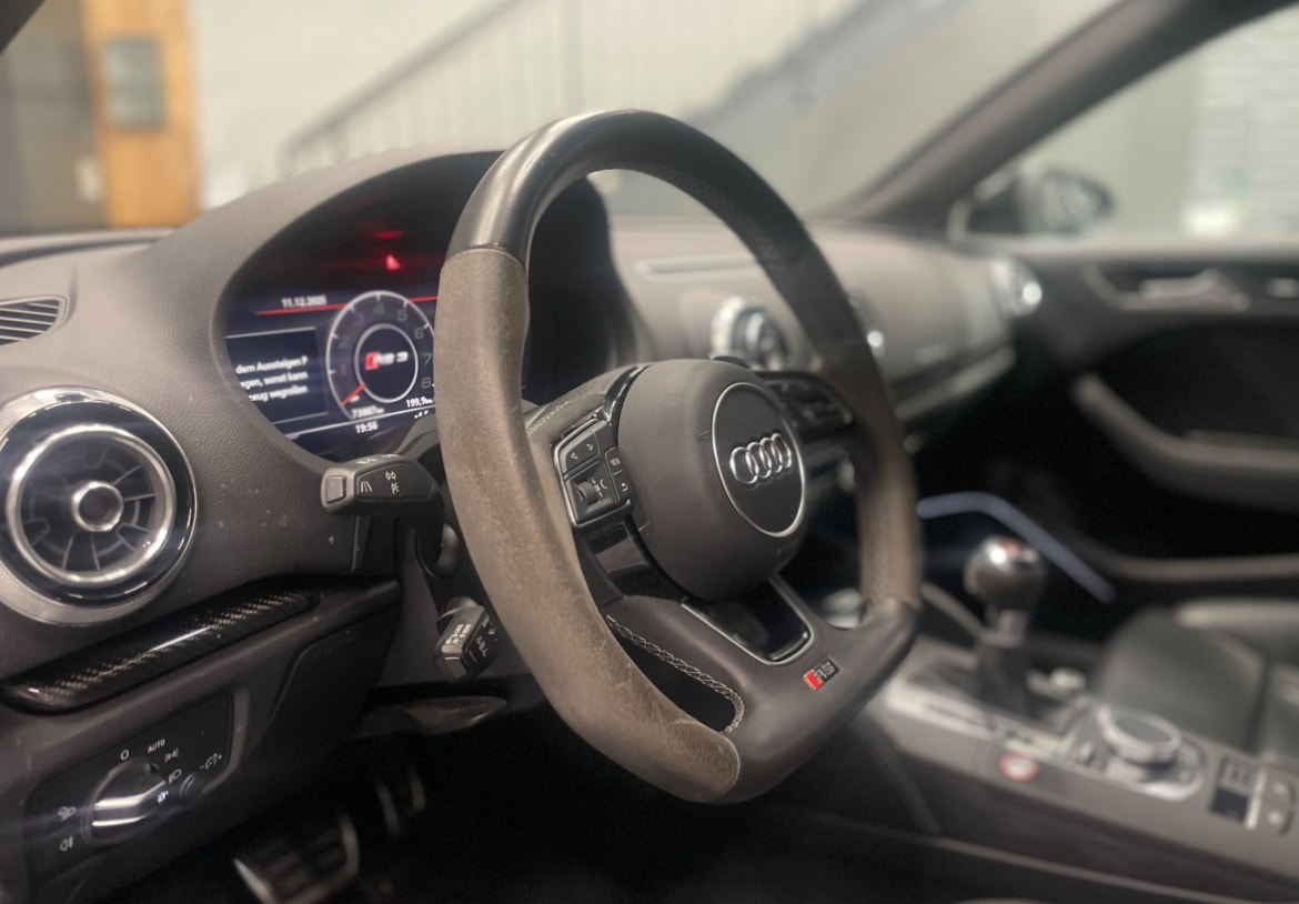 AUDI RS3 Sportback 2.5 TSI quattro S-tronic-image-15