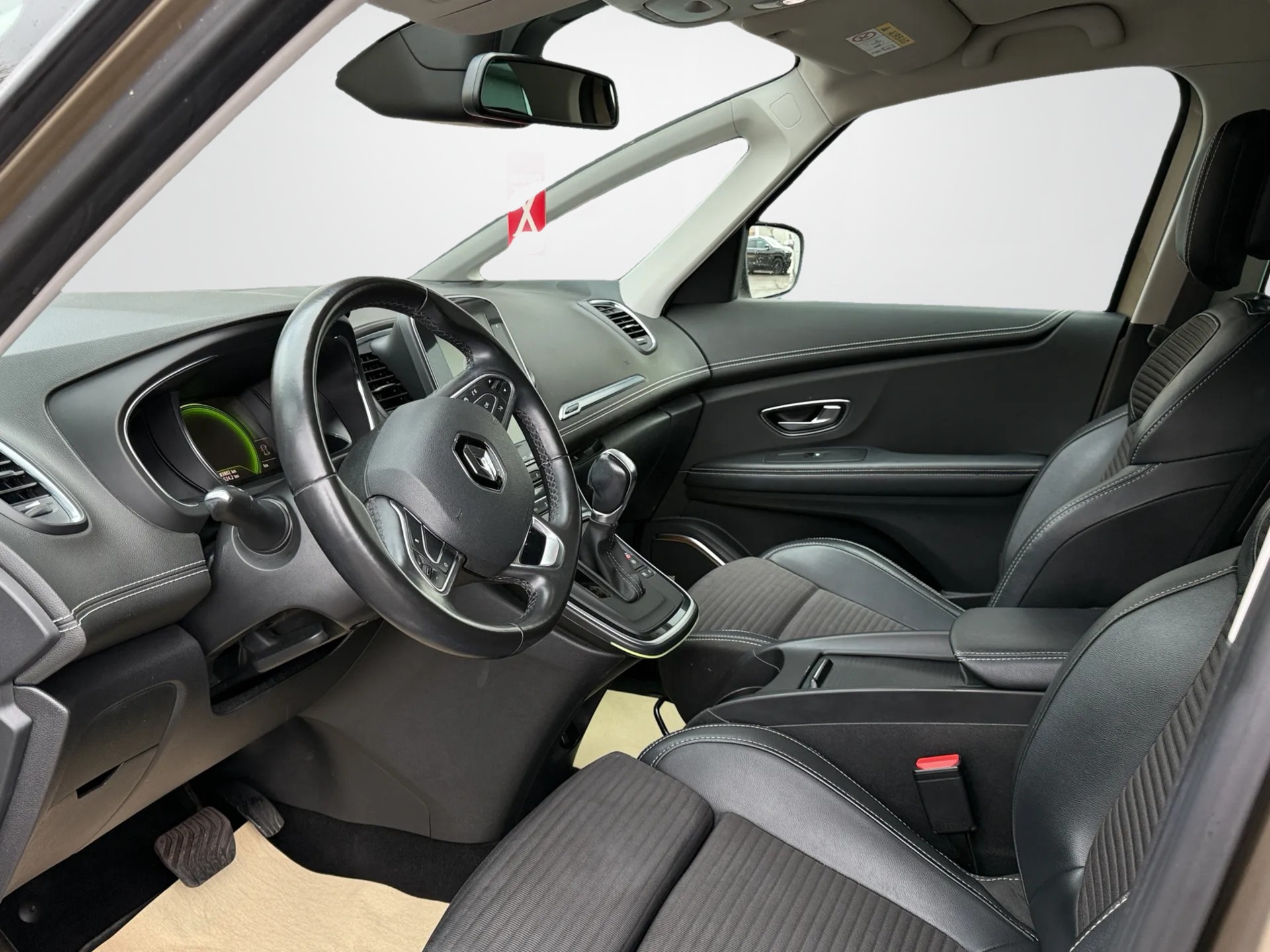 RENAULT Scénic 1.6 dCi Bose EDC *Top*8Fach*Service*-image-9