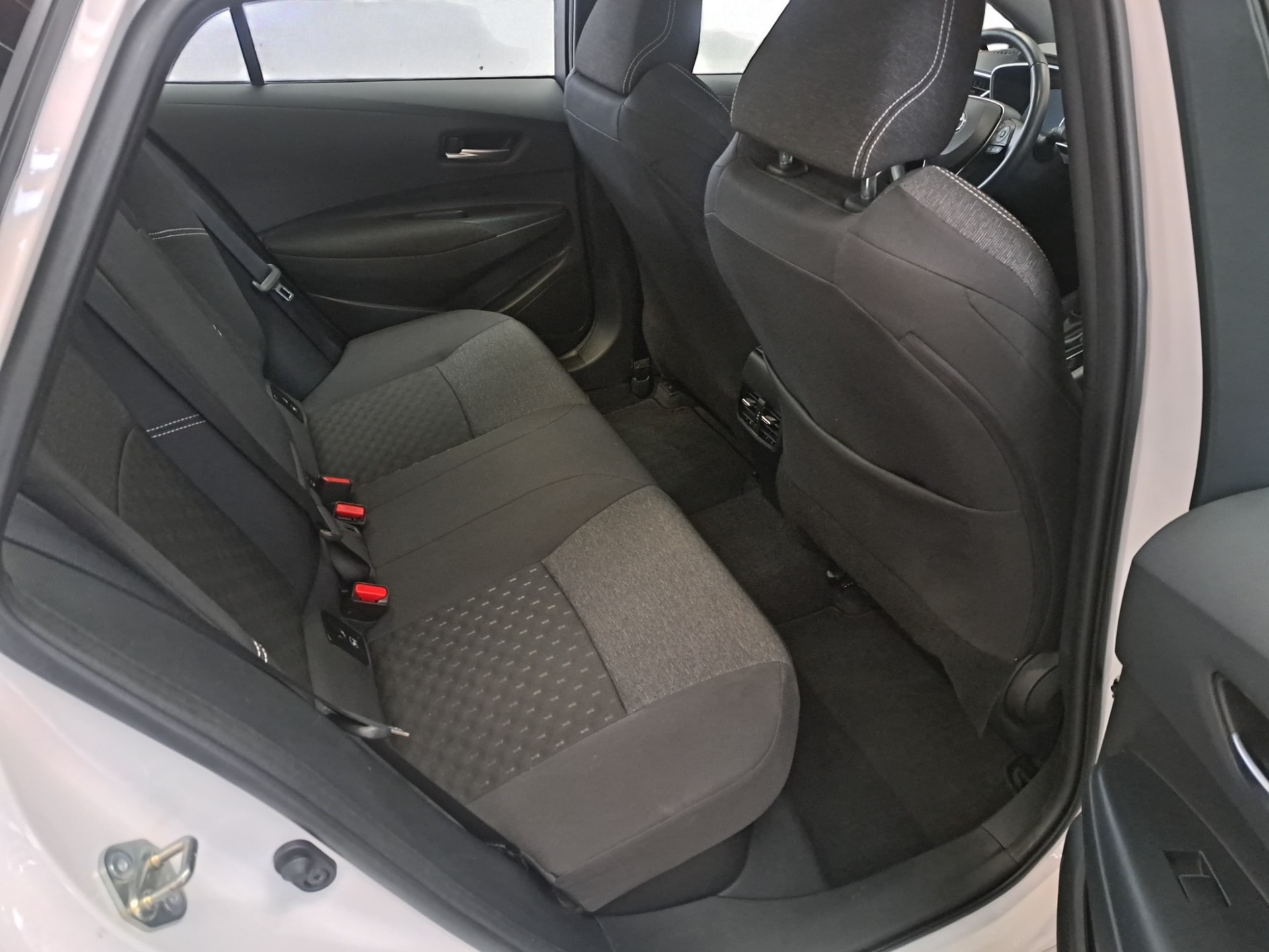 TOYOTA Corolla Touring Sports 1.8 HSD Comfort e-CVT-image-6