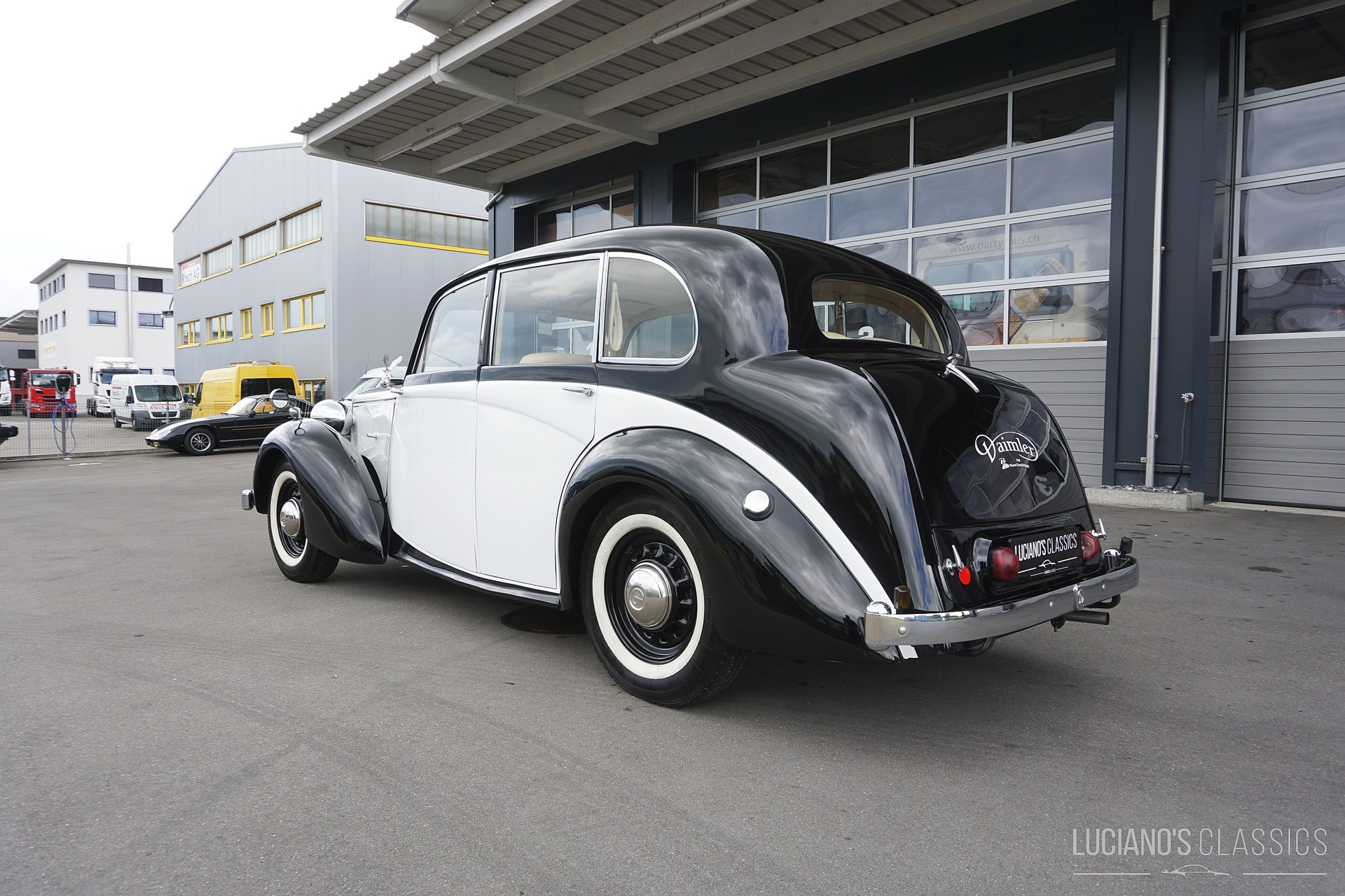 DAIMLER DB 18 Saloon-showroom-element-3