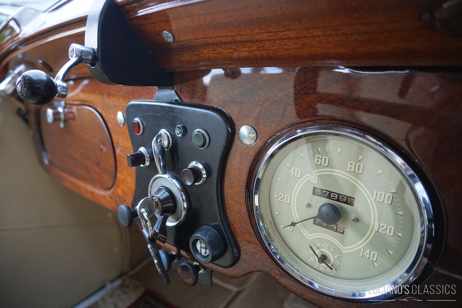 DAIMLER DB 18 Saloon-image-26