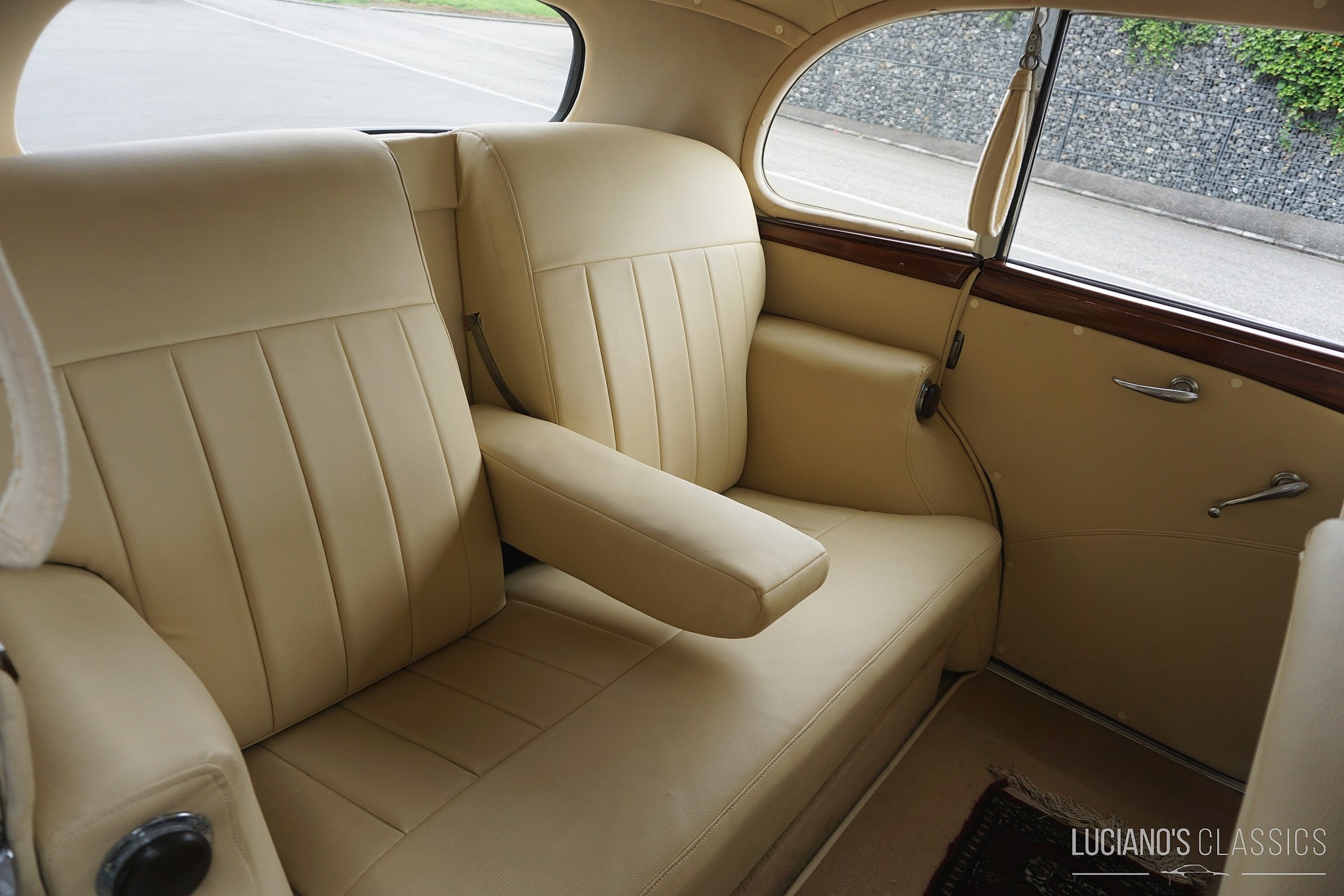 DAIMLER DB 18 Saloon-image-23