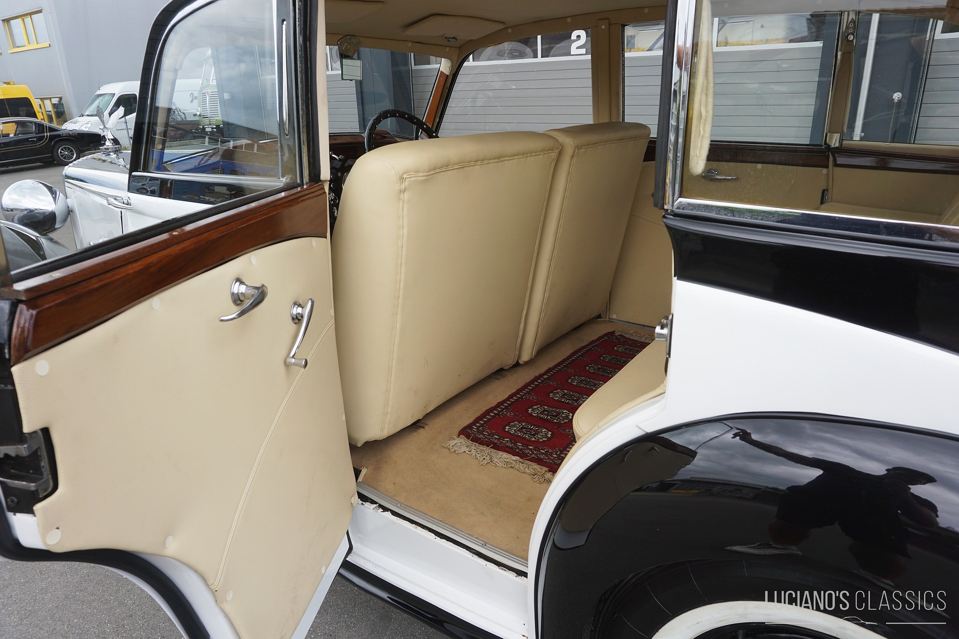 DAIMLER DB 18 Saloon-image-18