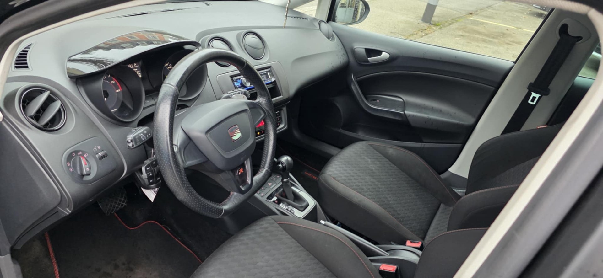 SEAT Ibiza SC 1.4 TSI FR DSG-image-8