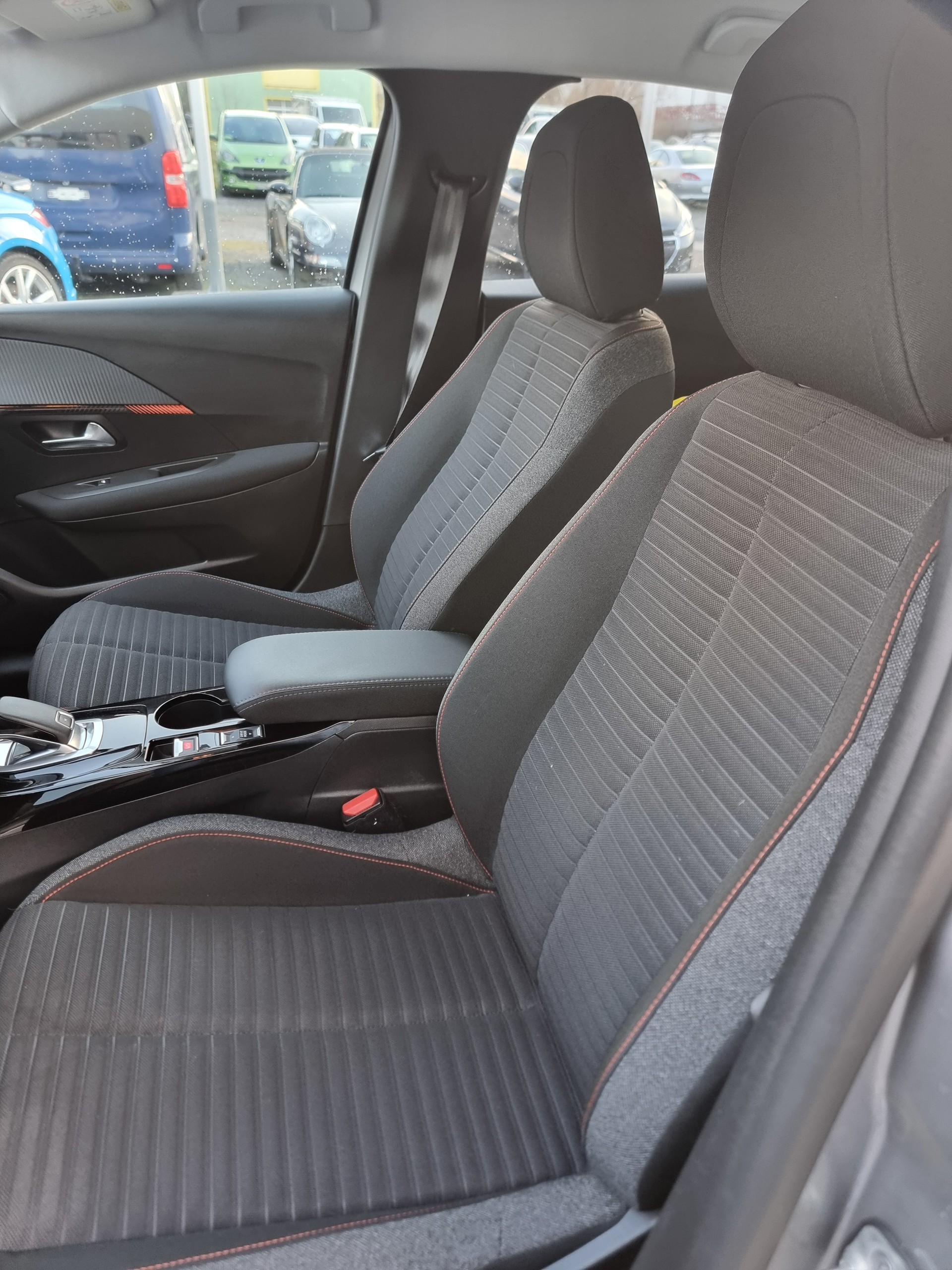 PEUGEOT 208 1.2 PureTech Active Pack EAT8-image-7