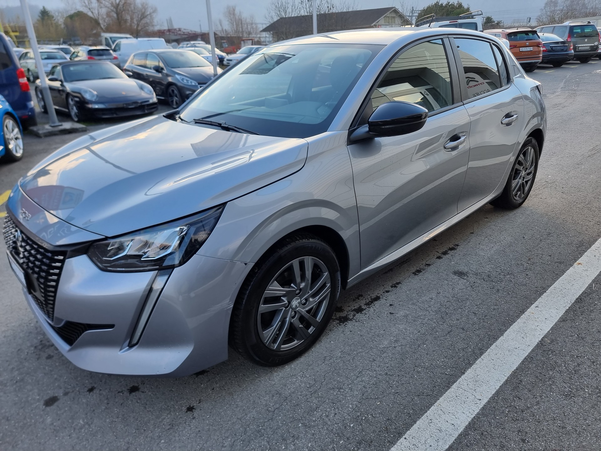 PEUGEOT 208 1.2 PureTech Active Pack EAT8-image-6