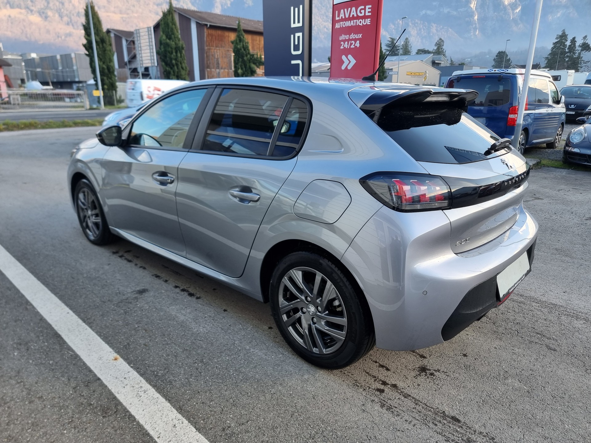 PEUGEOT 208 1.2 PureTech Active Pack EAT8-image-5