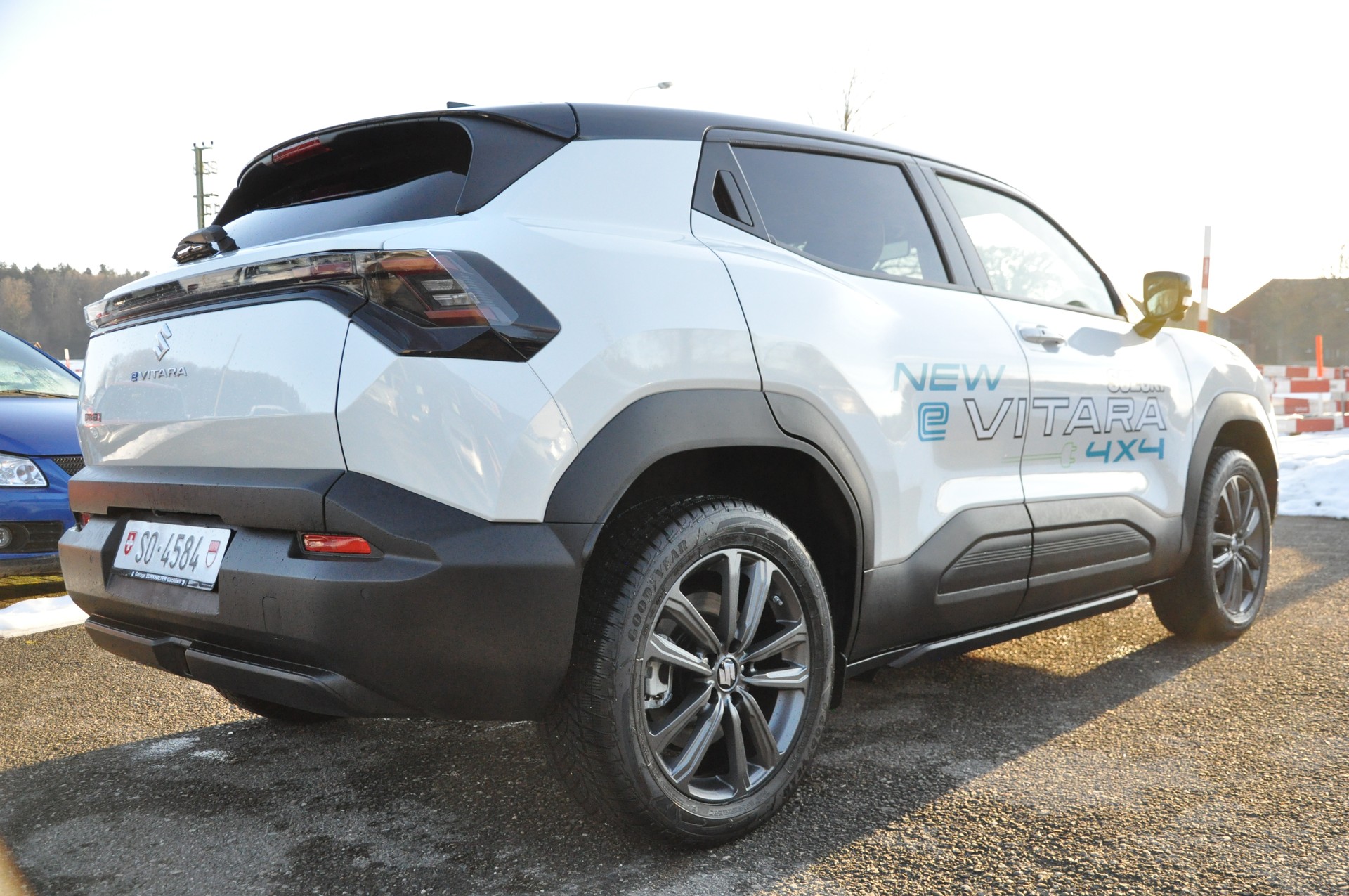 SUZUKI e-Vitara 61kWh Compact Top 4x4-image-5
