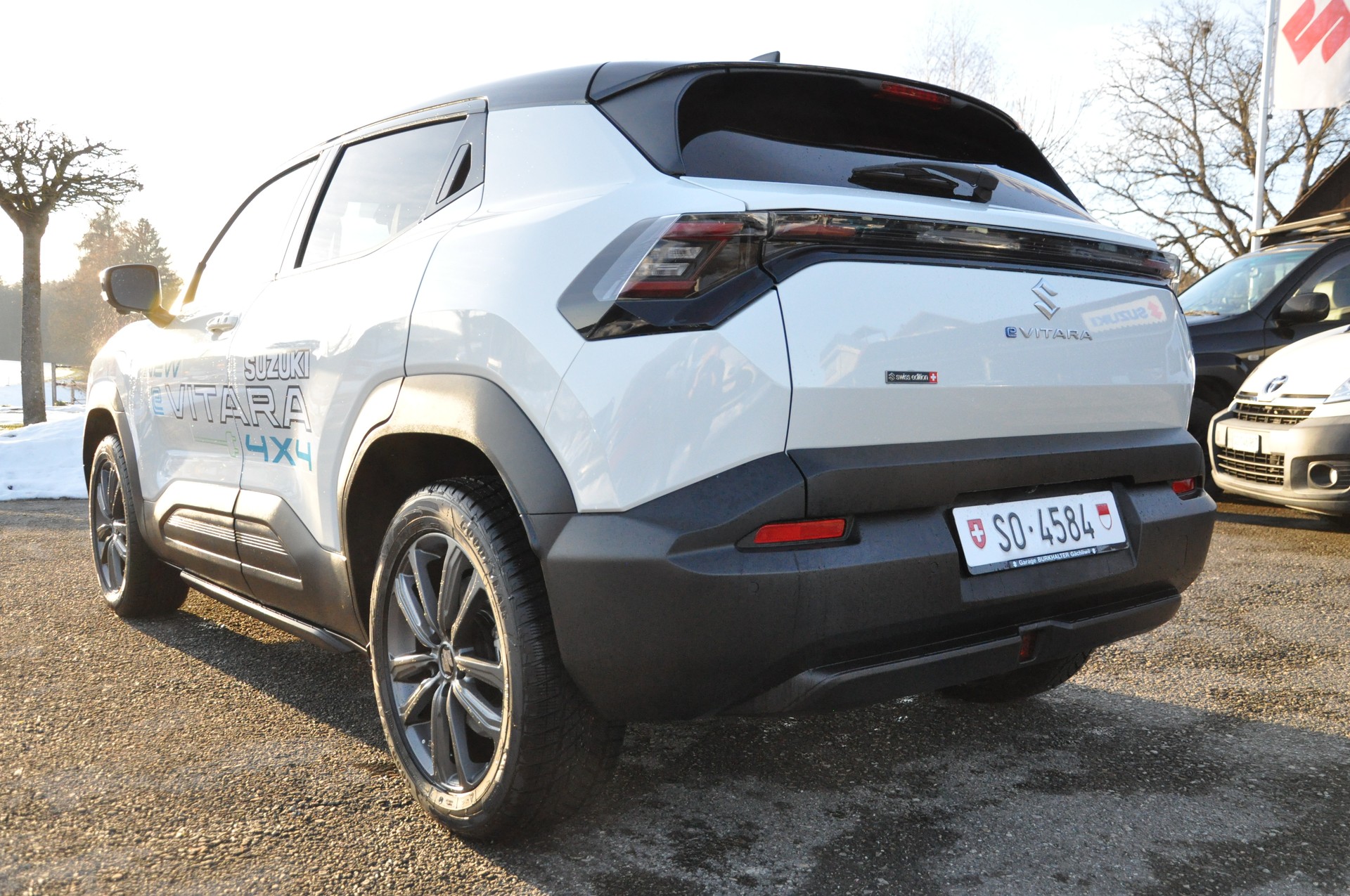 SUZUKI e-Vitara 61kWh Compact Top 4x4-showroom-element-3