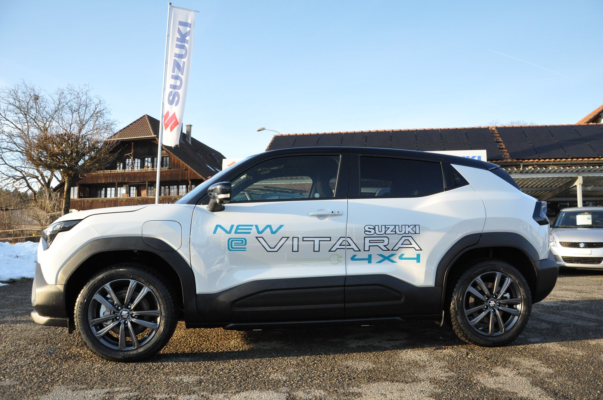 SUZUKI e-Vitara 61kWh Compact Top 4x4-showroom-element-2