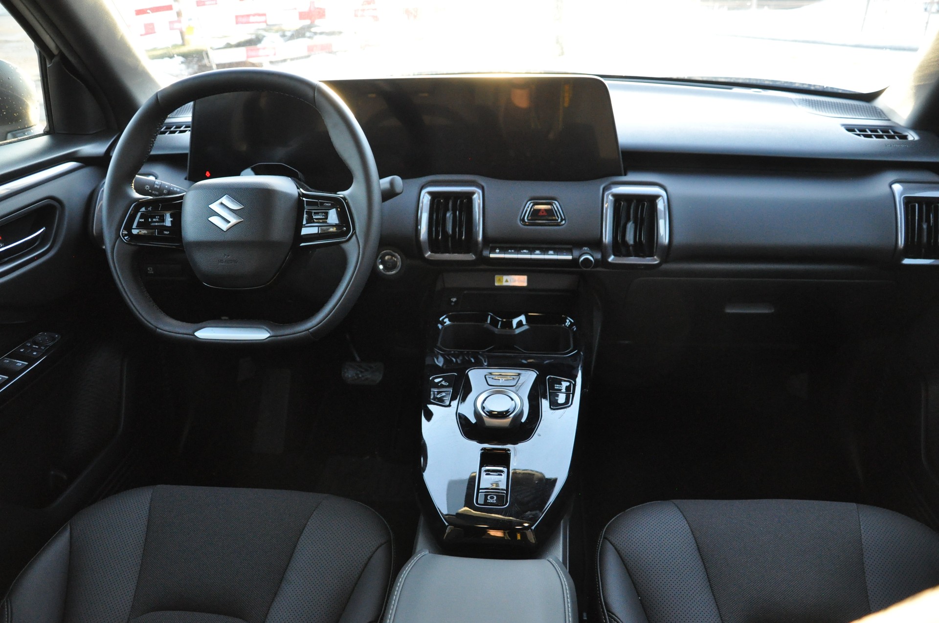 SUZUKI e-Vitara 61kWh Compact Top 4x4-image-8