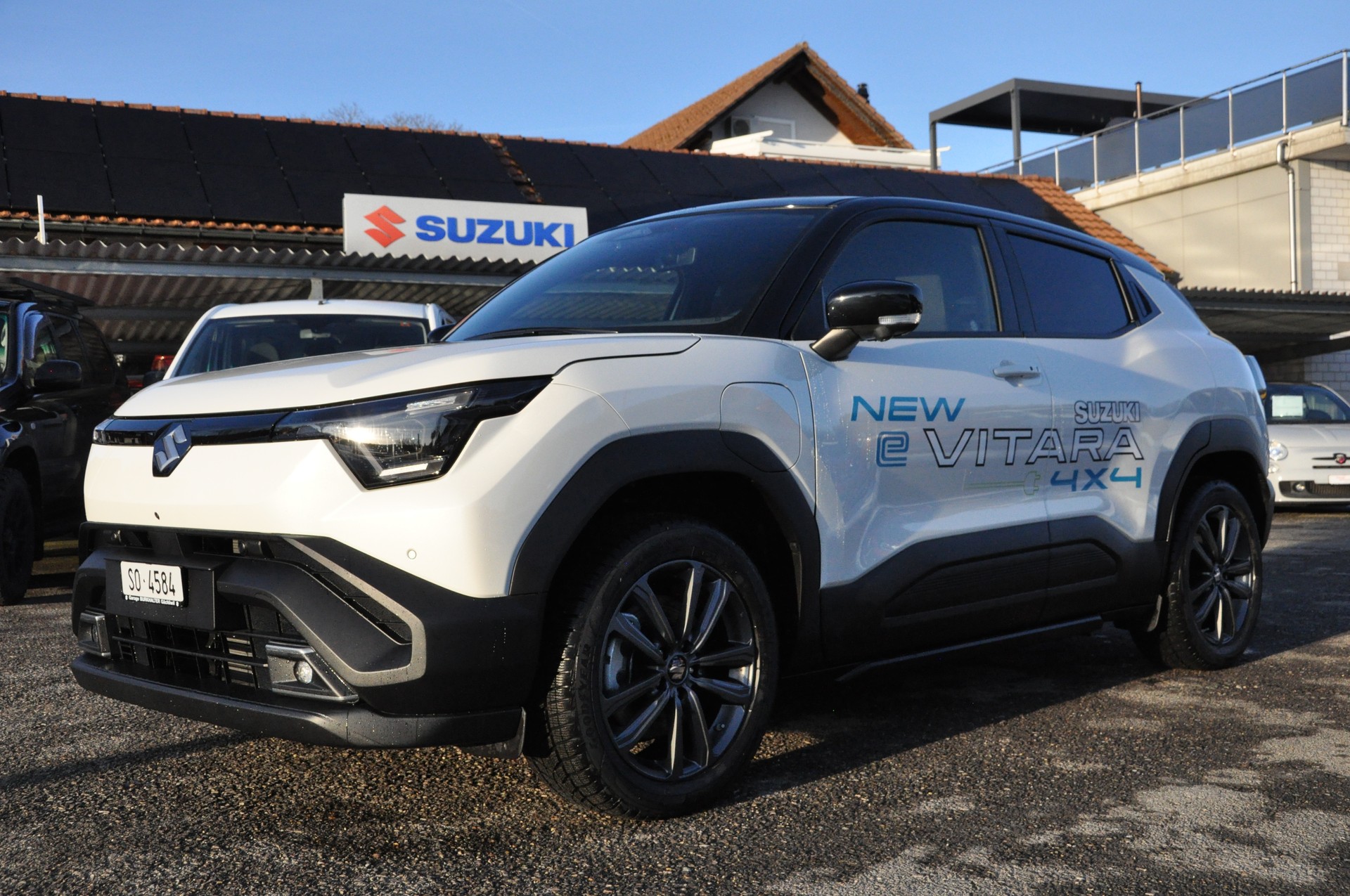 SUZUKI e-Vitara 61kWh Compact Top 4x4-showroom-element-1