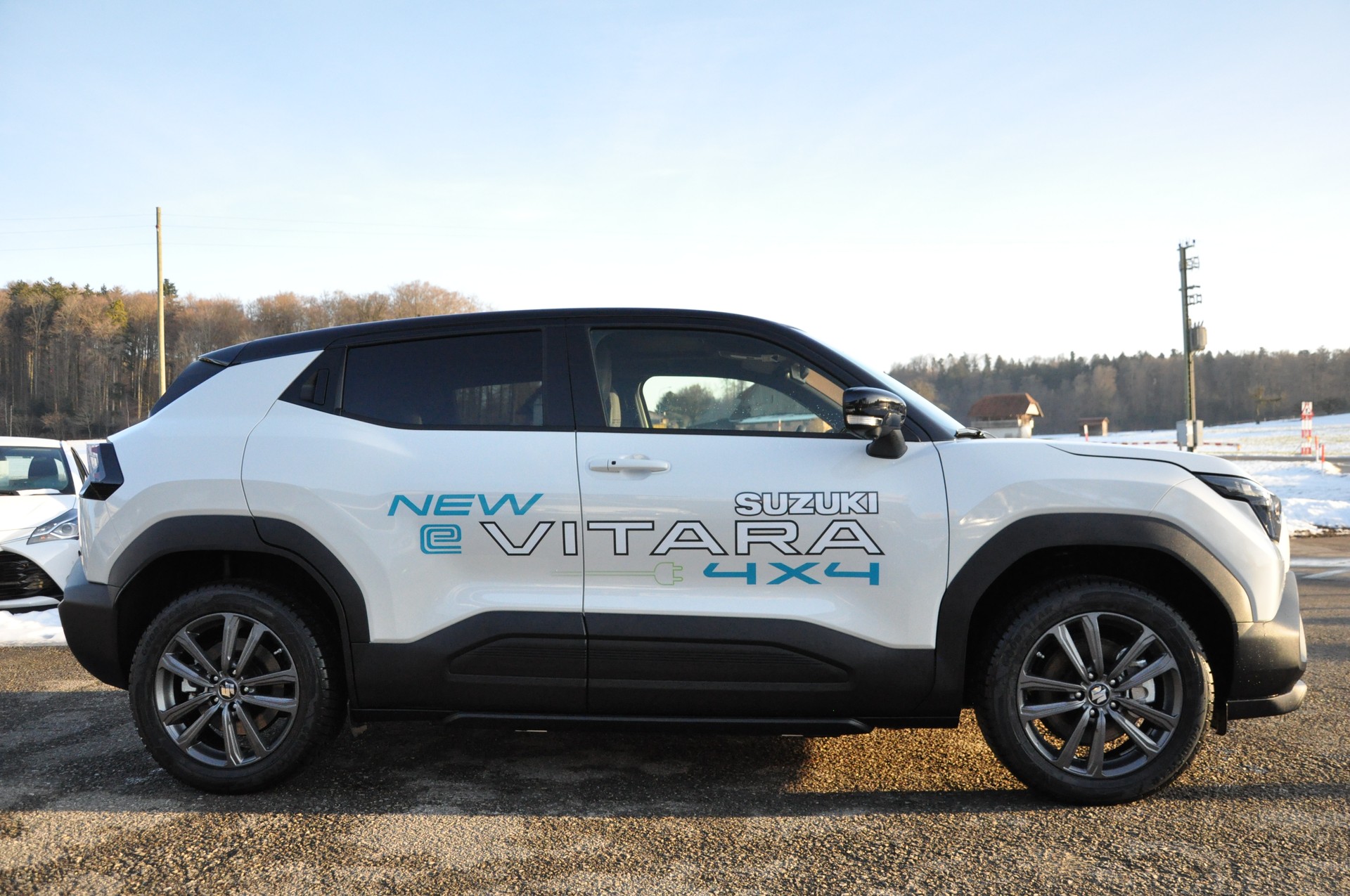 SUZUKI e-Vitara 61kWh Compact Top 4x4-image-6
