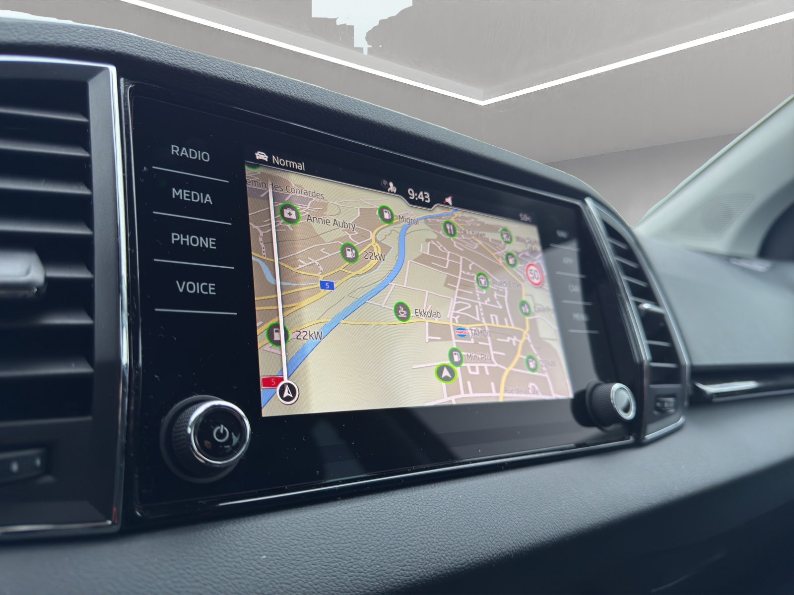 SKODA Karoq 1.5 TSI Dynamic DSG-image-13