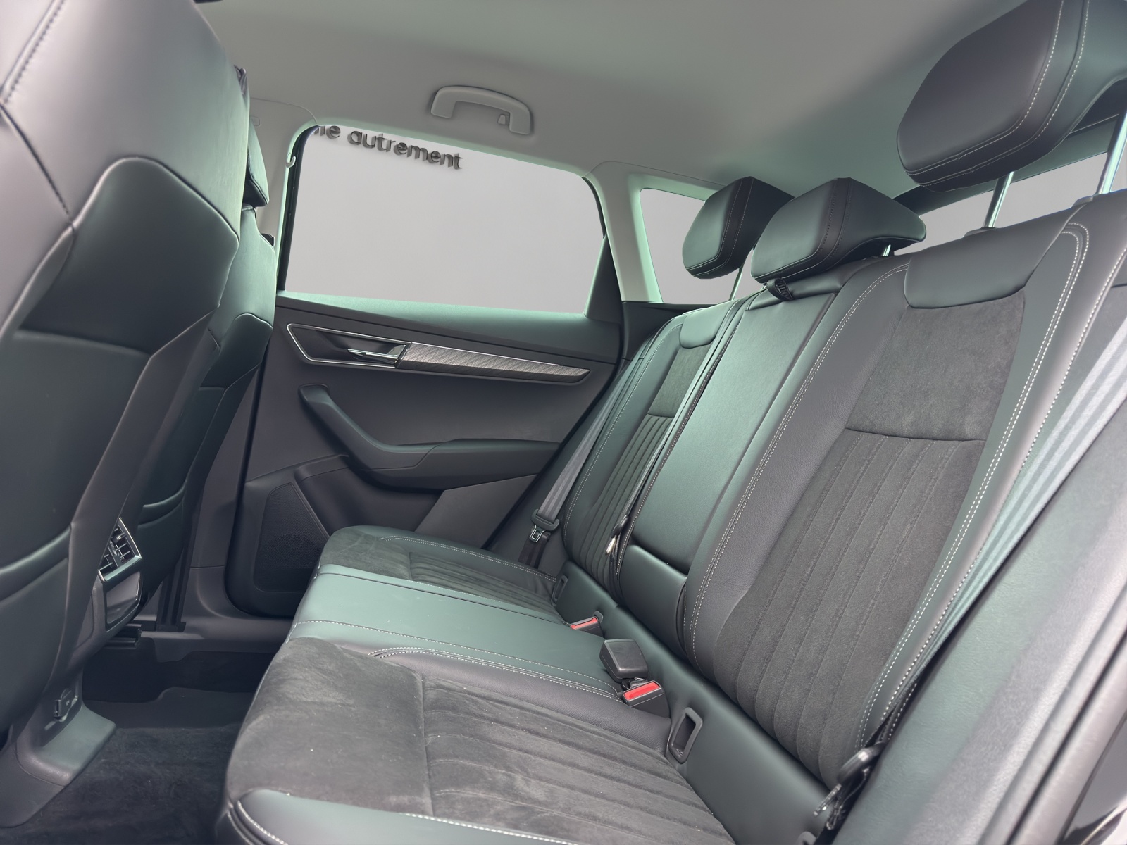 SKODA Karoq 1.5 TSI Dynamic DSG-image-16