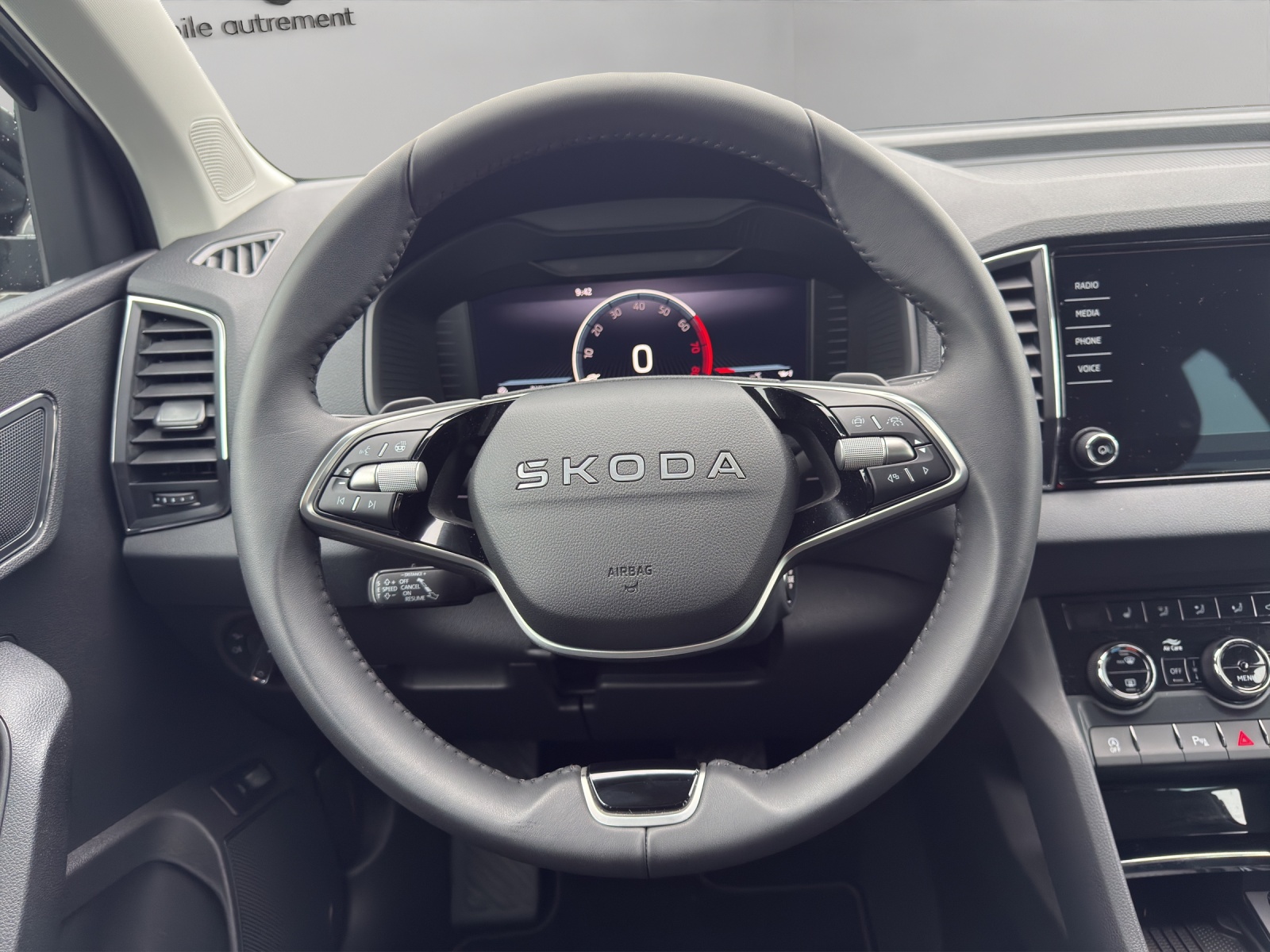 SKODA Karoq 1.5 TSI Dynamic DSG-image-10