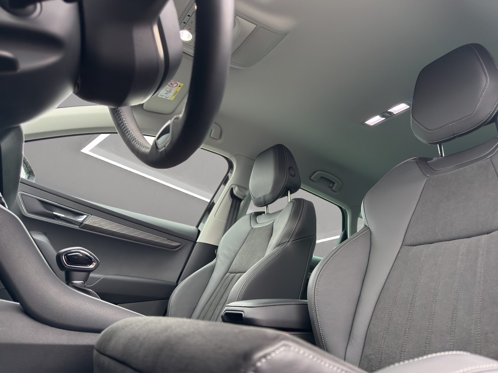 SKODA Karoq 1.5 TSI Dynamic DSG-image-15
