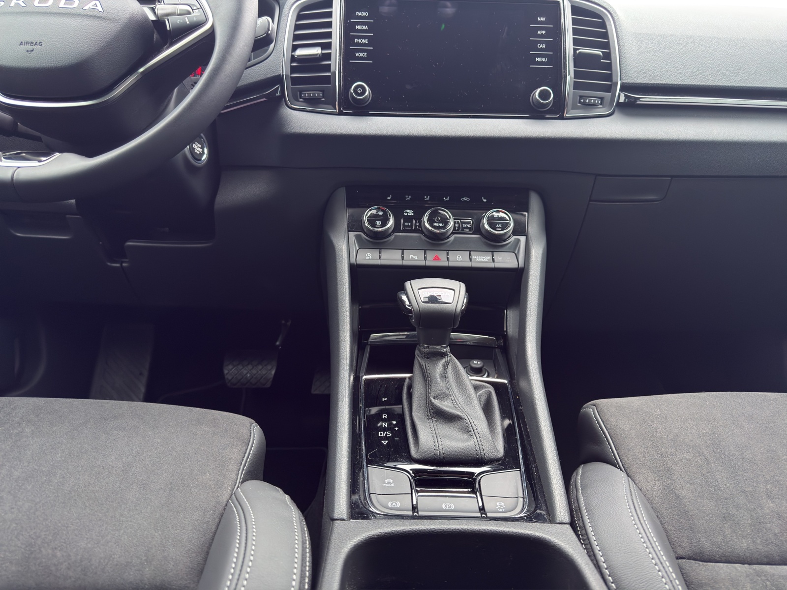 SKODA Karoq 1.5 TSI Dynamic DSG-image-11