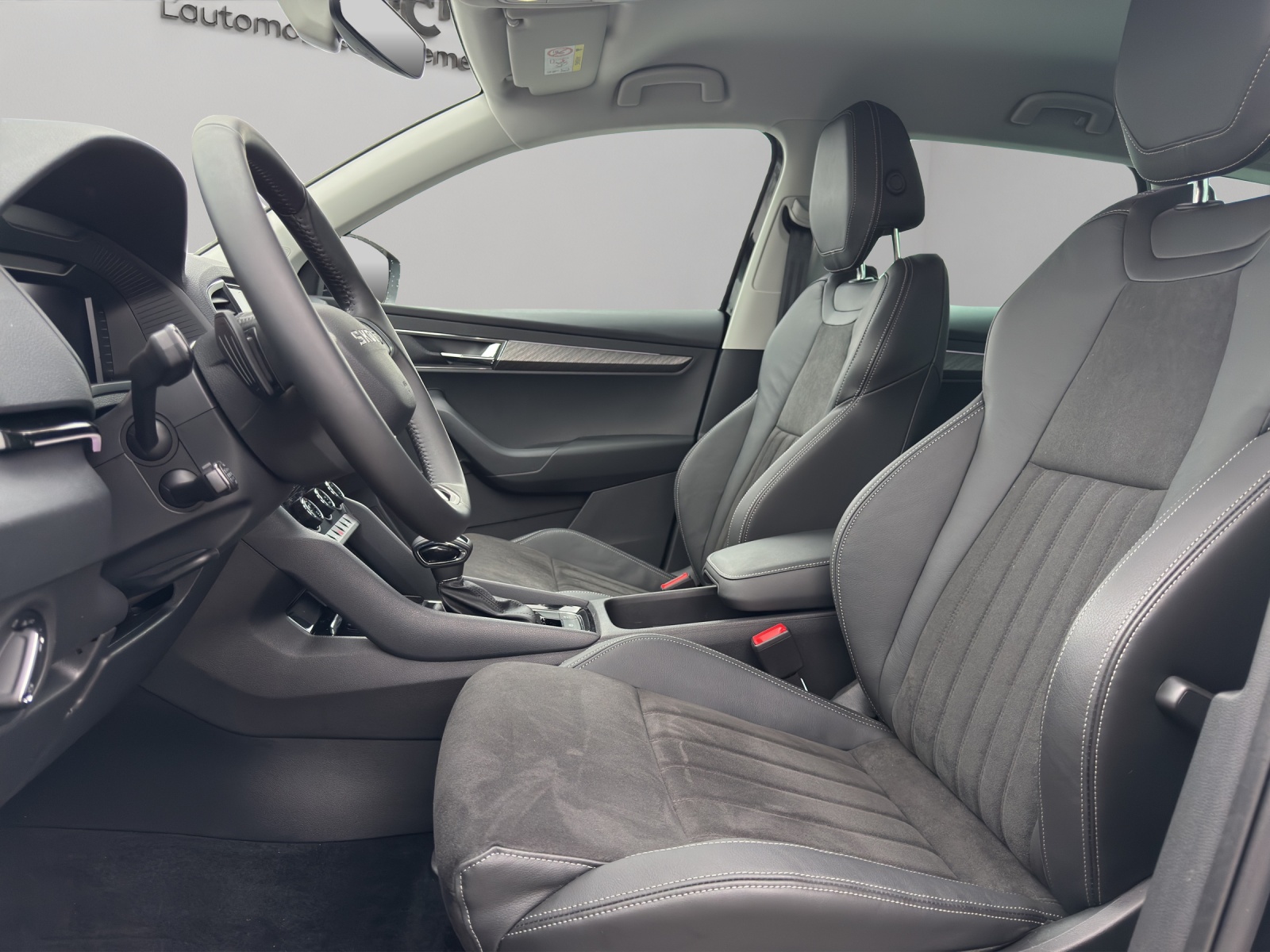 SKODA Karoq 1.5 TSI Dynamic DSG-image-8